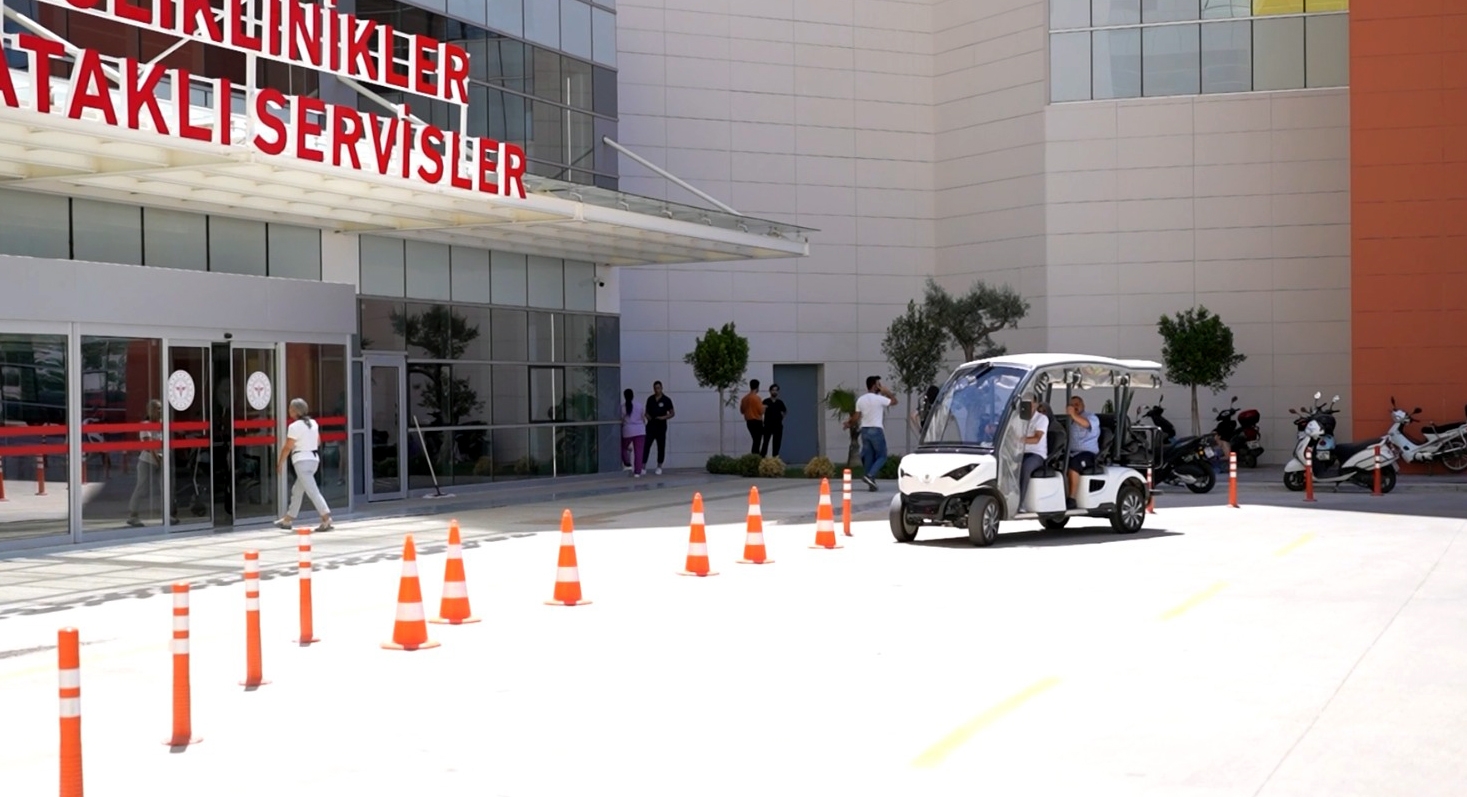 Antalya'nın En Büyük Hastanesinde Hastalar Elektrikli Buggy Araçları ile Taşınıyor