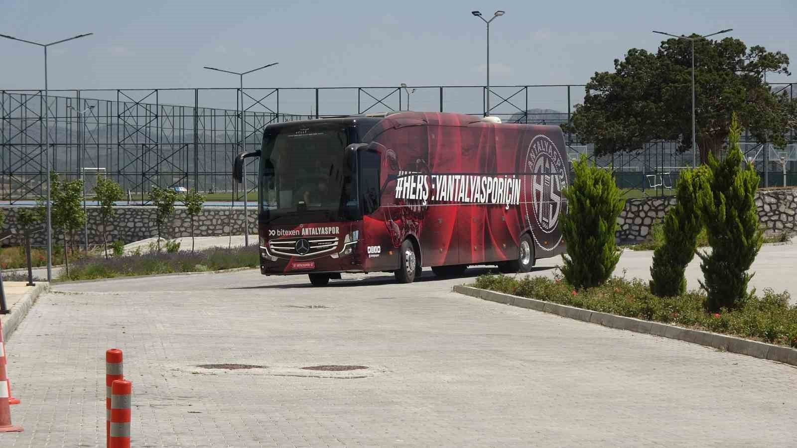 Antalyaspor ilk hazırlık kamp dönemi için Burdur'a geldi