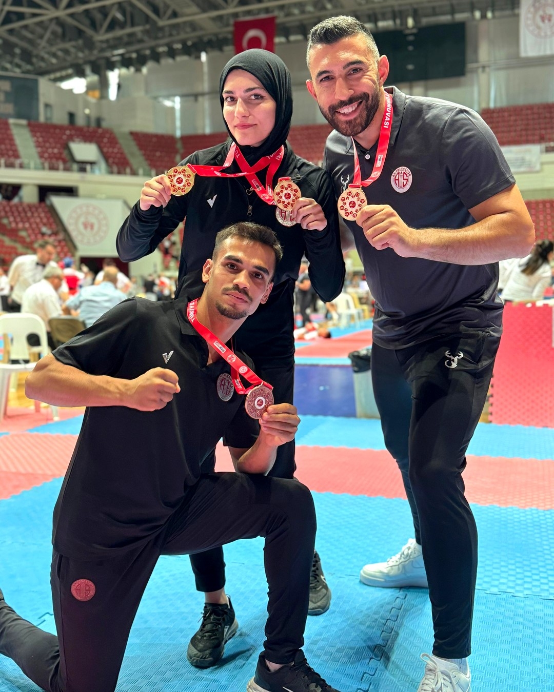 Antalyasporlu boksörler, Konya'da 4 madalya kazandı