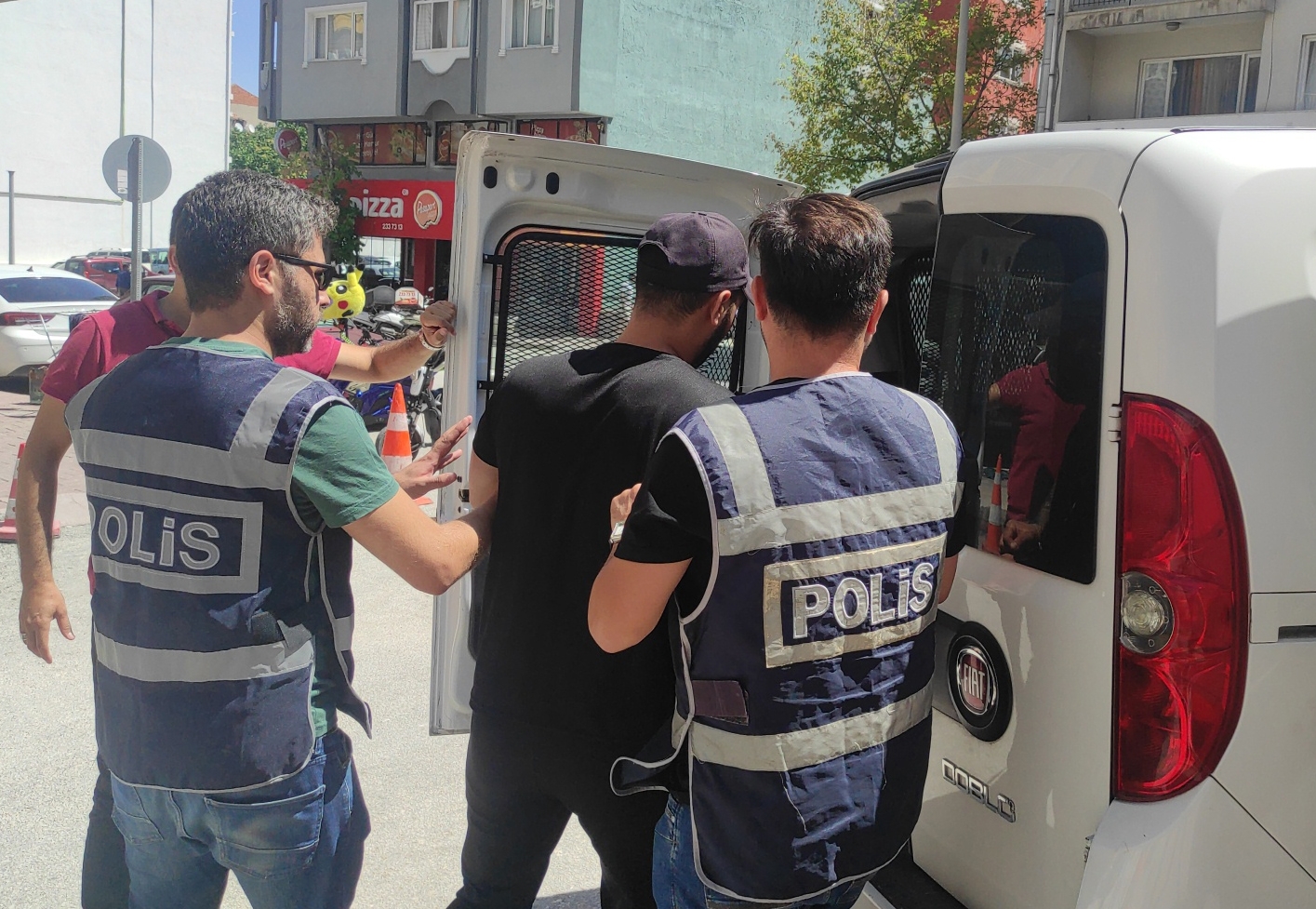 Aranan hükümlü baba evinde yakalandı