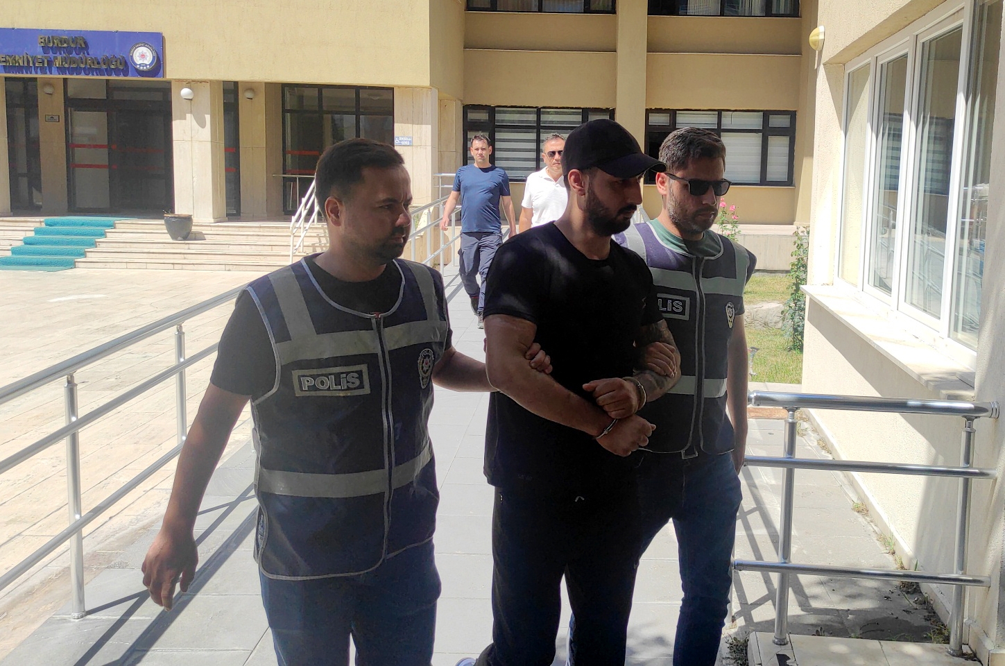 Aranan hükümlü baba evinde yakalandı