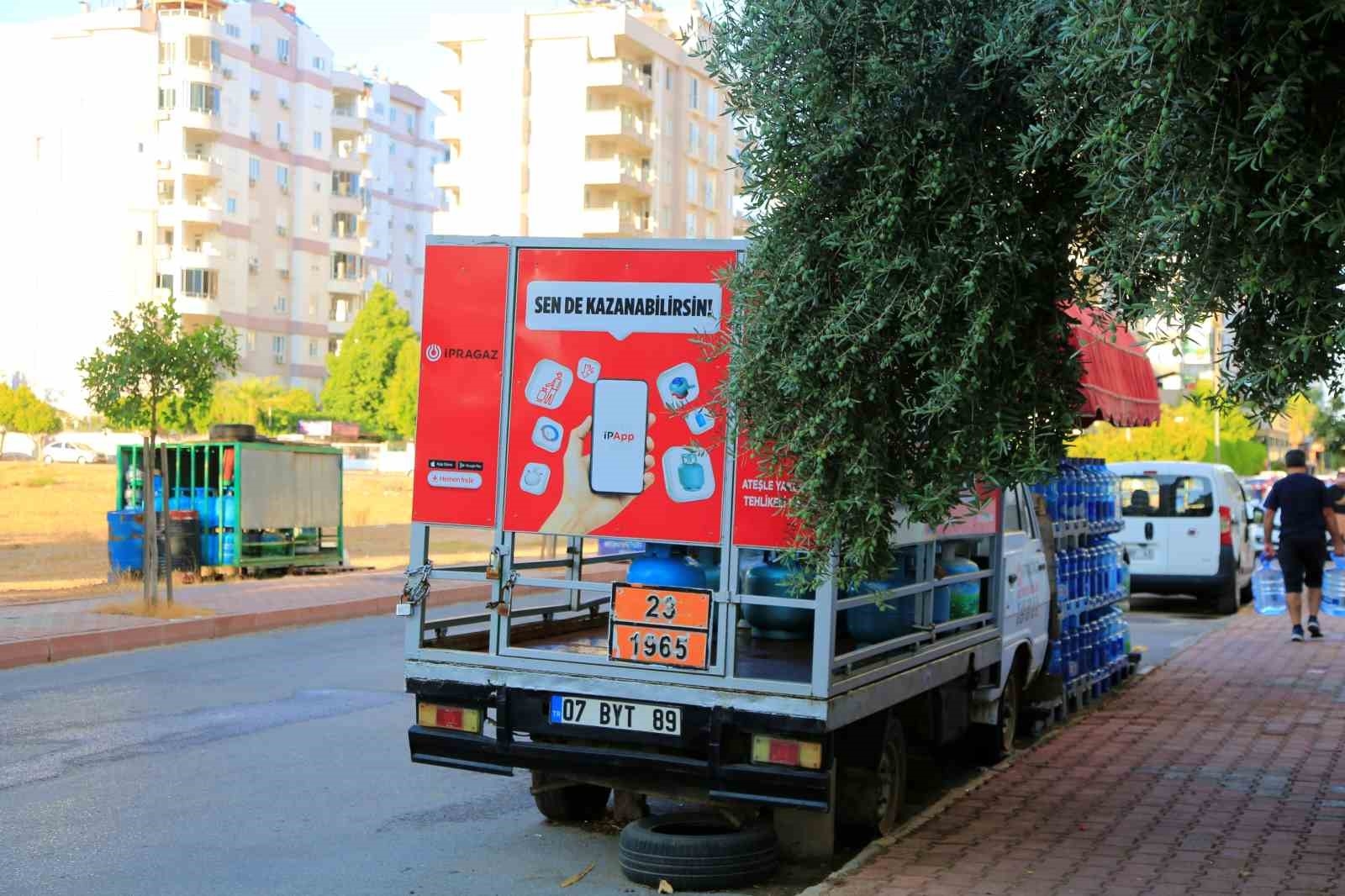 Aşırı yüklenmeyi kaldırmayan trafo alev alev yandı