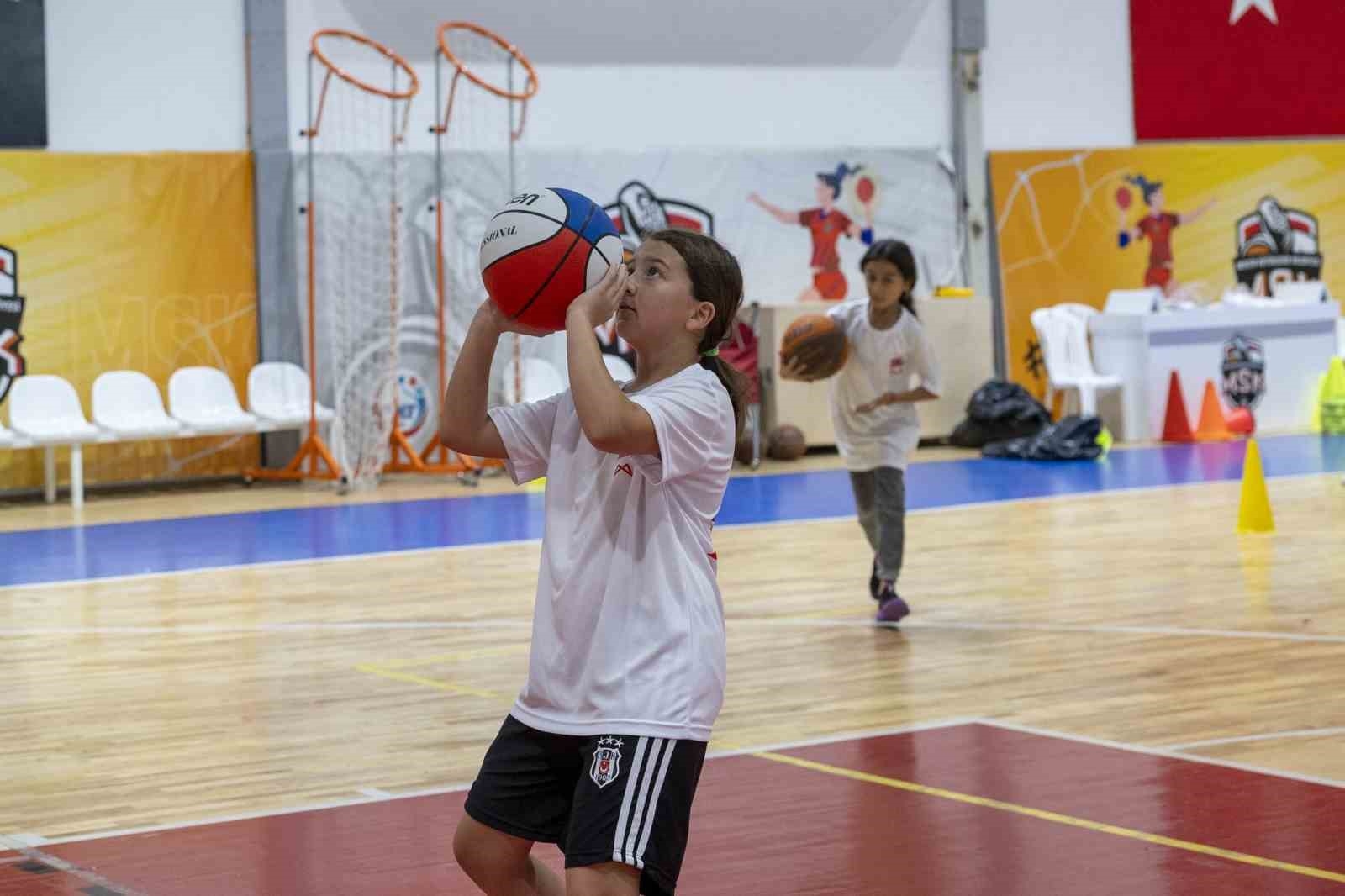 Basketbol kursuna yaz döneminde büyük ilgi