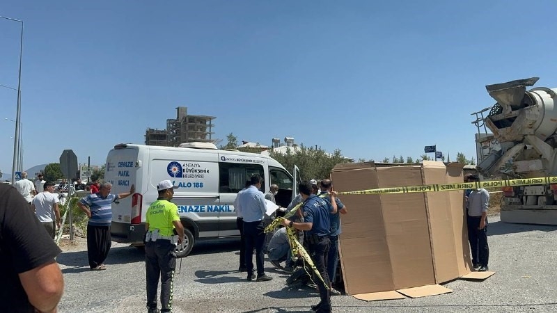 Beton mikserinin altında kalan motosiklet sürücüsü hayatını kaybetti