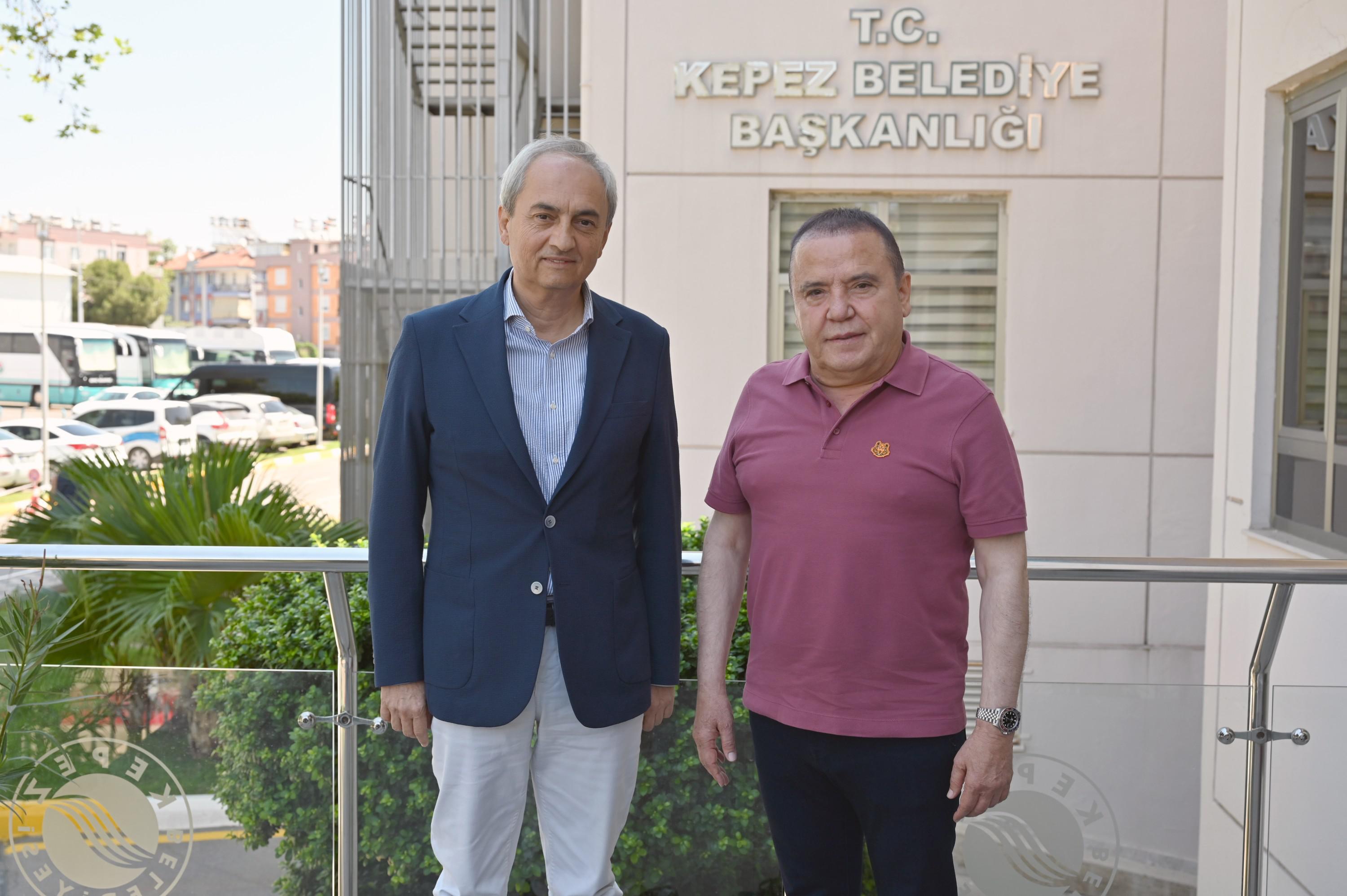 Böcek ve Kocagöz'den 'hizmet' mesajı