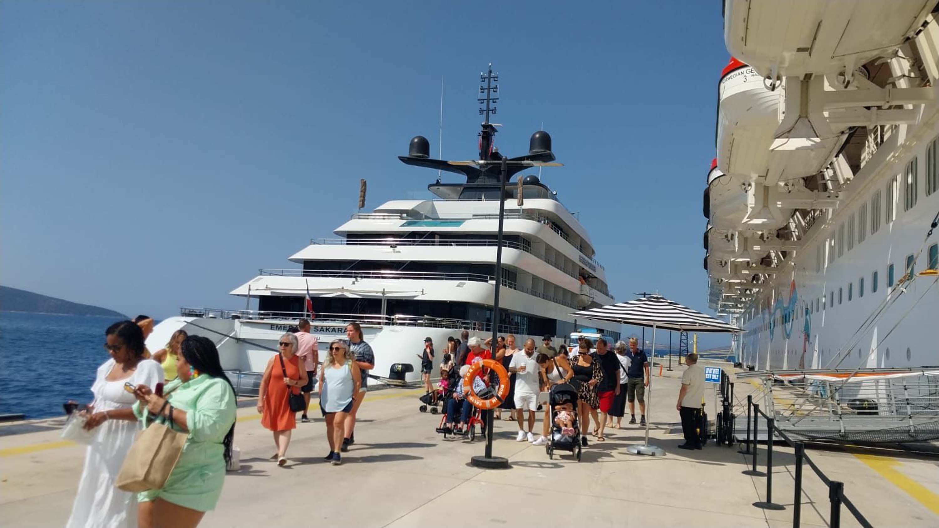 Bodrum'a denizden 'turist' bereketi; 4 bin 424 yolcu geldi