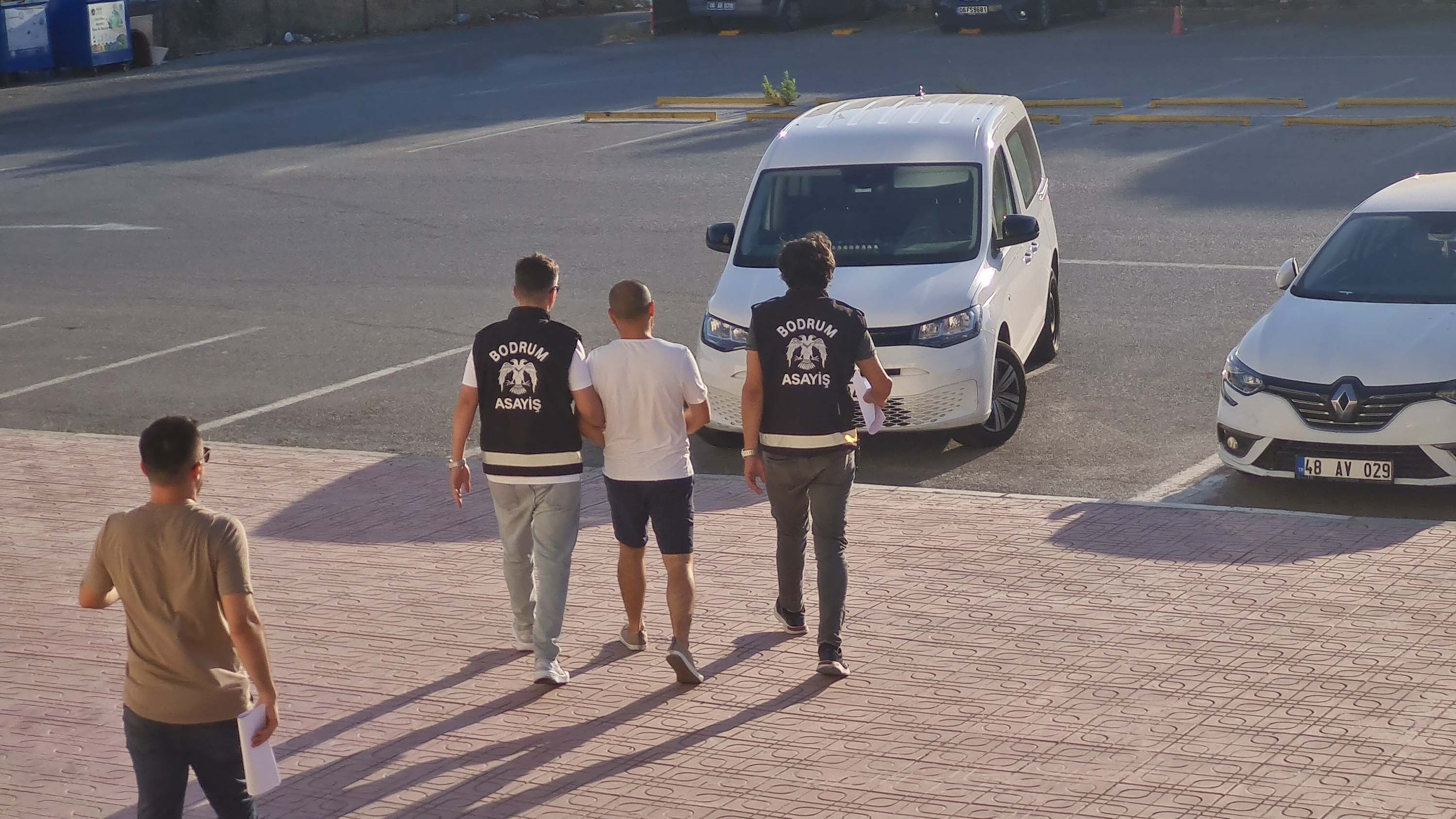 Bodrum'da tekne kaptanına, kızının arkadaşına cinsel istismar iddiasıyla tutuklama
