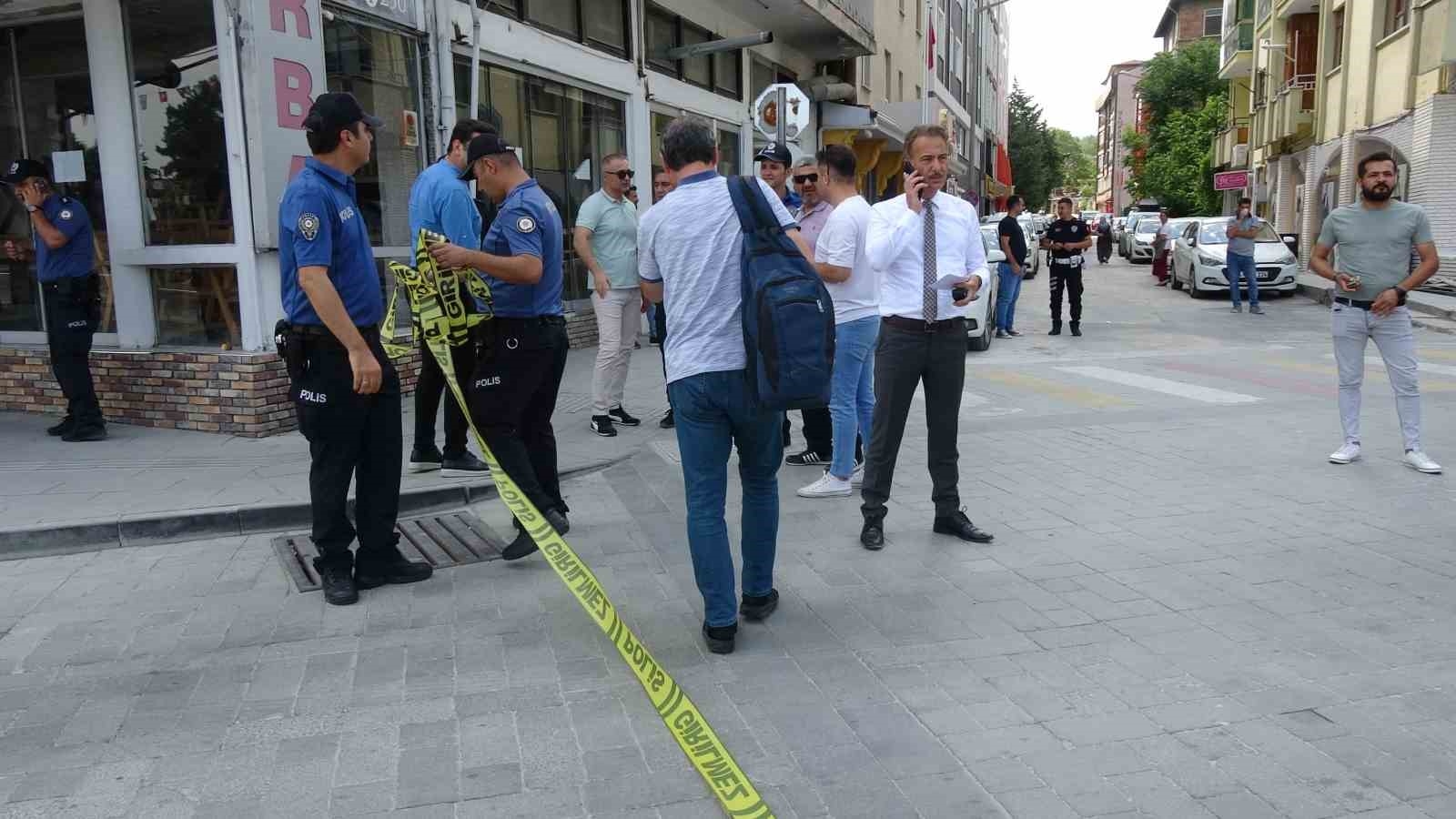 Burdur'da meydanda unutulan çanta paniğe neden oldu