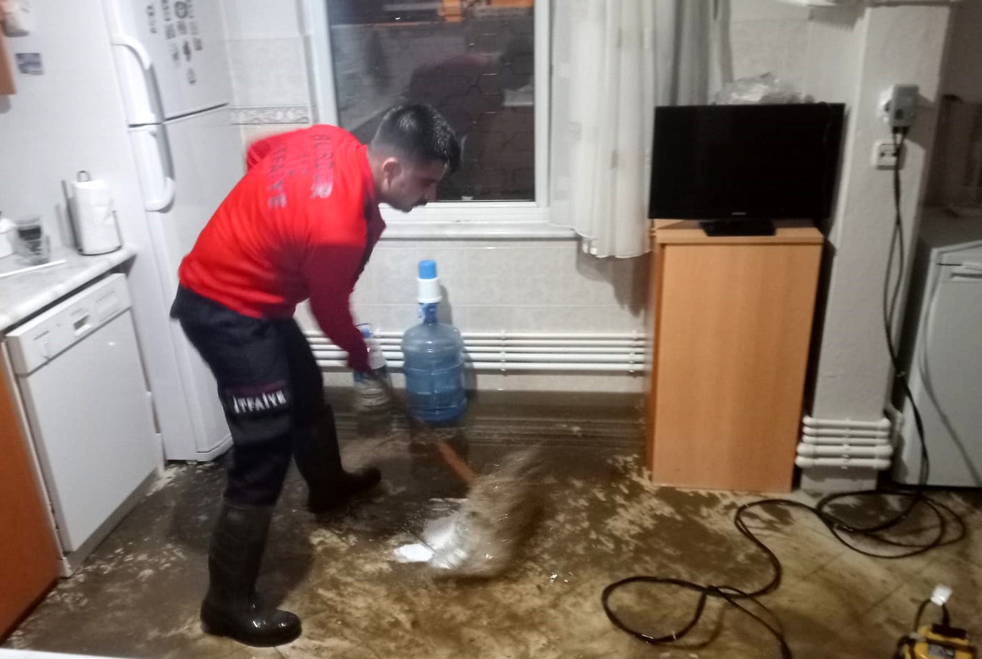 Burdur'da sağanak su baskınlarına neden oldu