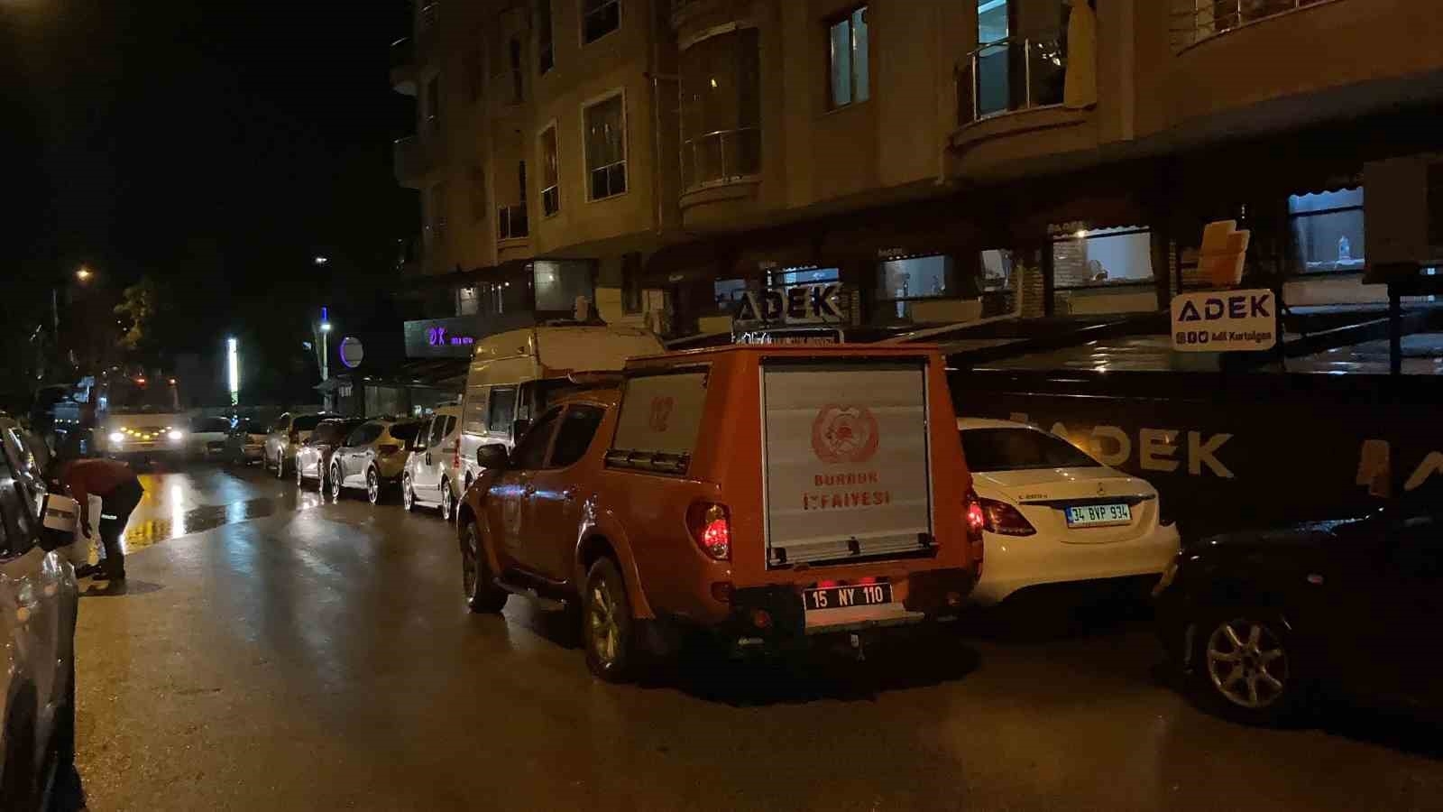 Burdur'da yağış bir anda geldi, 34 evi su bastı