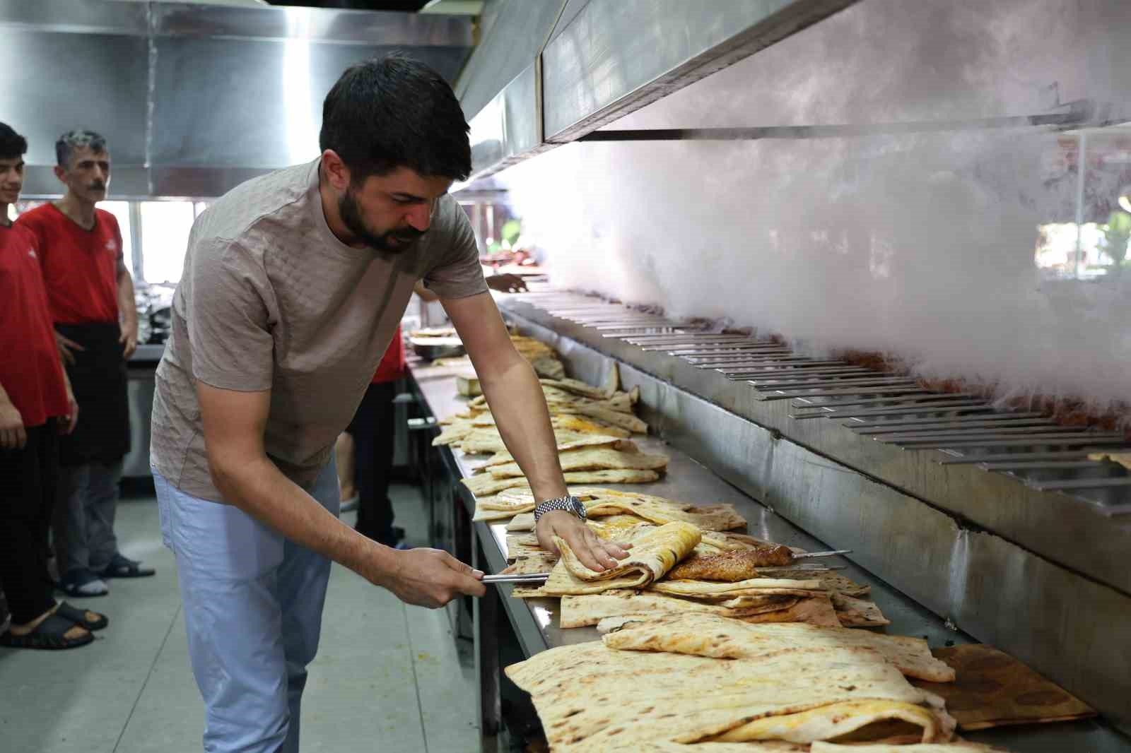 'Dünya Kebap Günü'nde kebap izdihamı