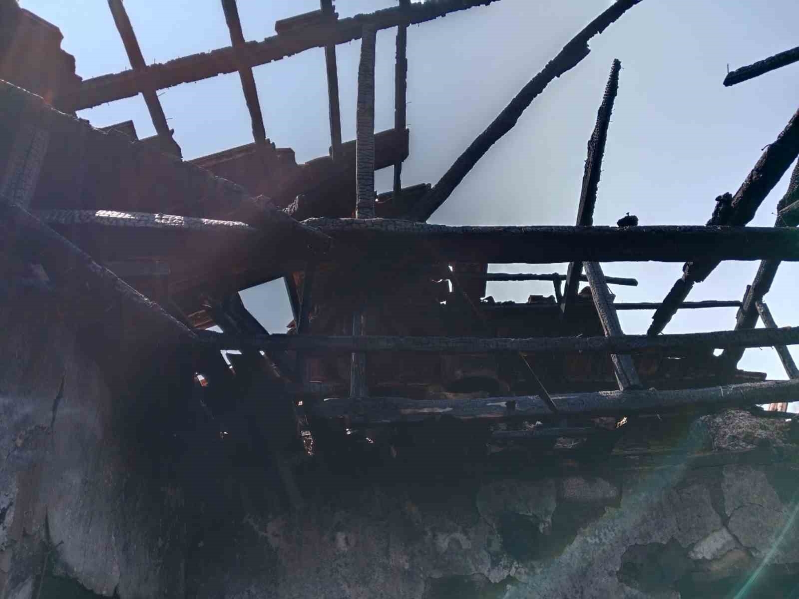 Elektrik kaçağı, evi kullanılamaz hale getirdi