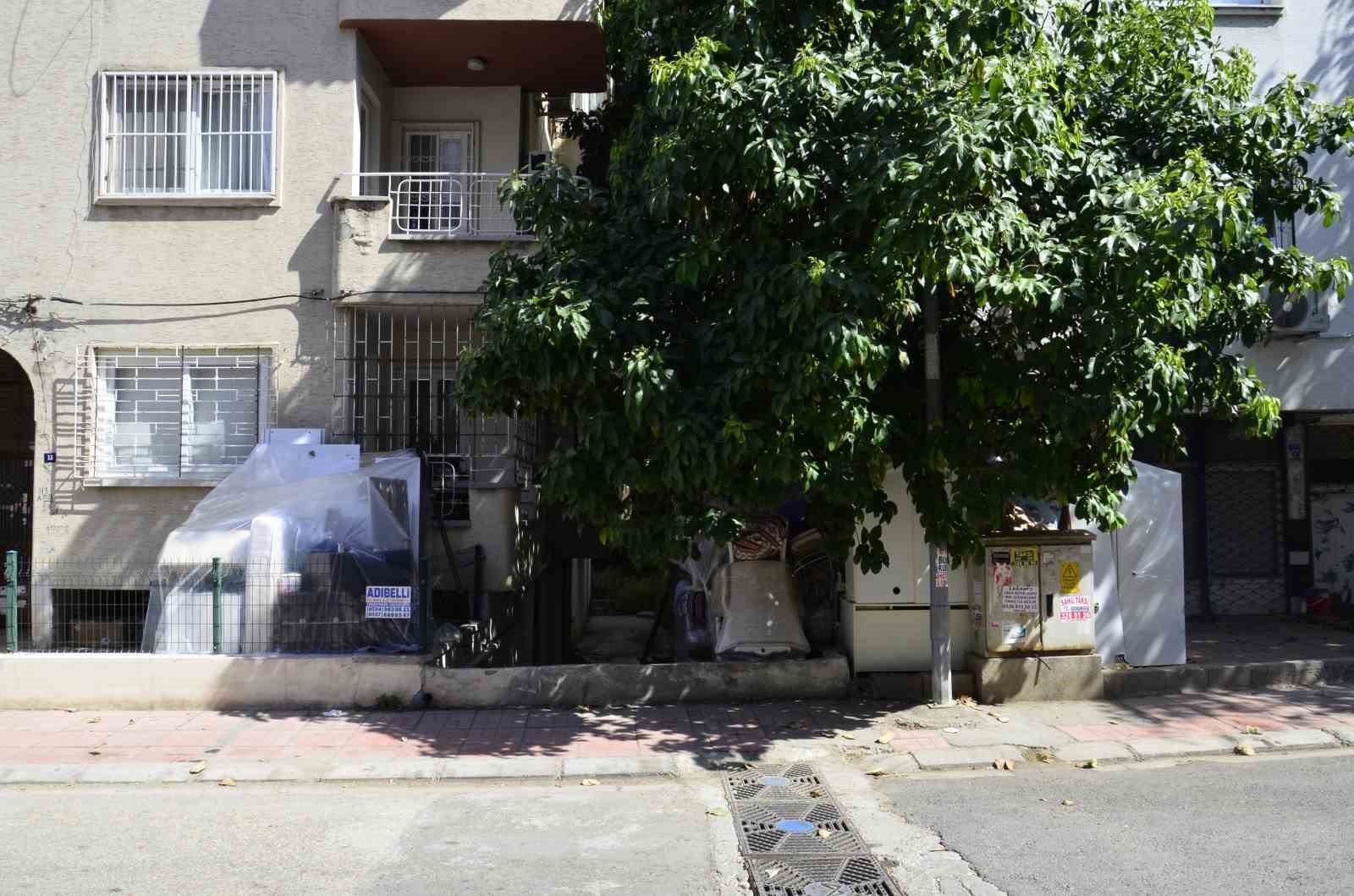Ev sahibi ile kira konusunda anlaşamayınca sokakta kaldı