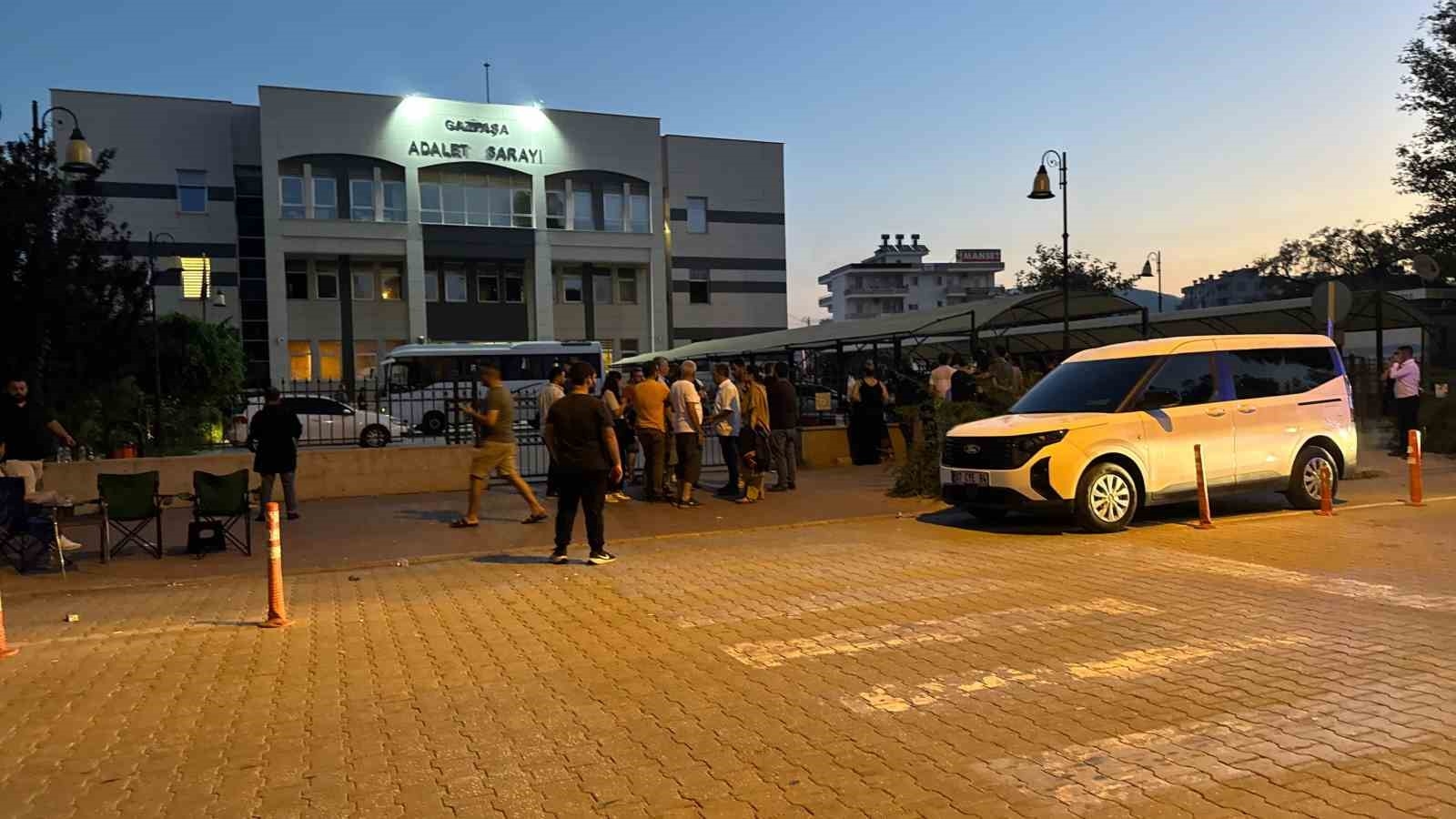 Gazipaşa'da Tapu Müdürlüğünde yolsuzluk operasyonuna: 5 tutuklama