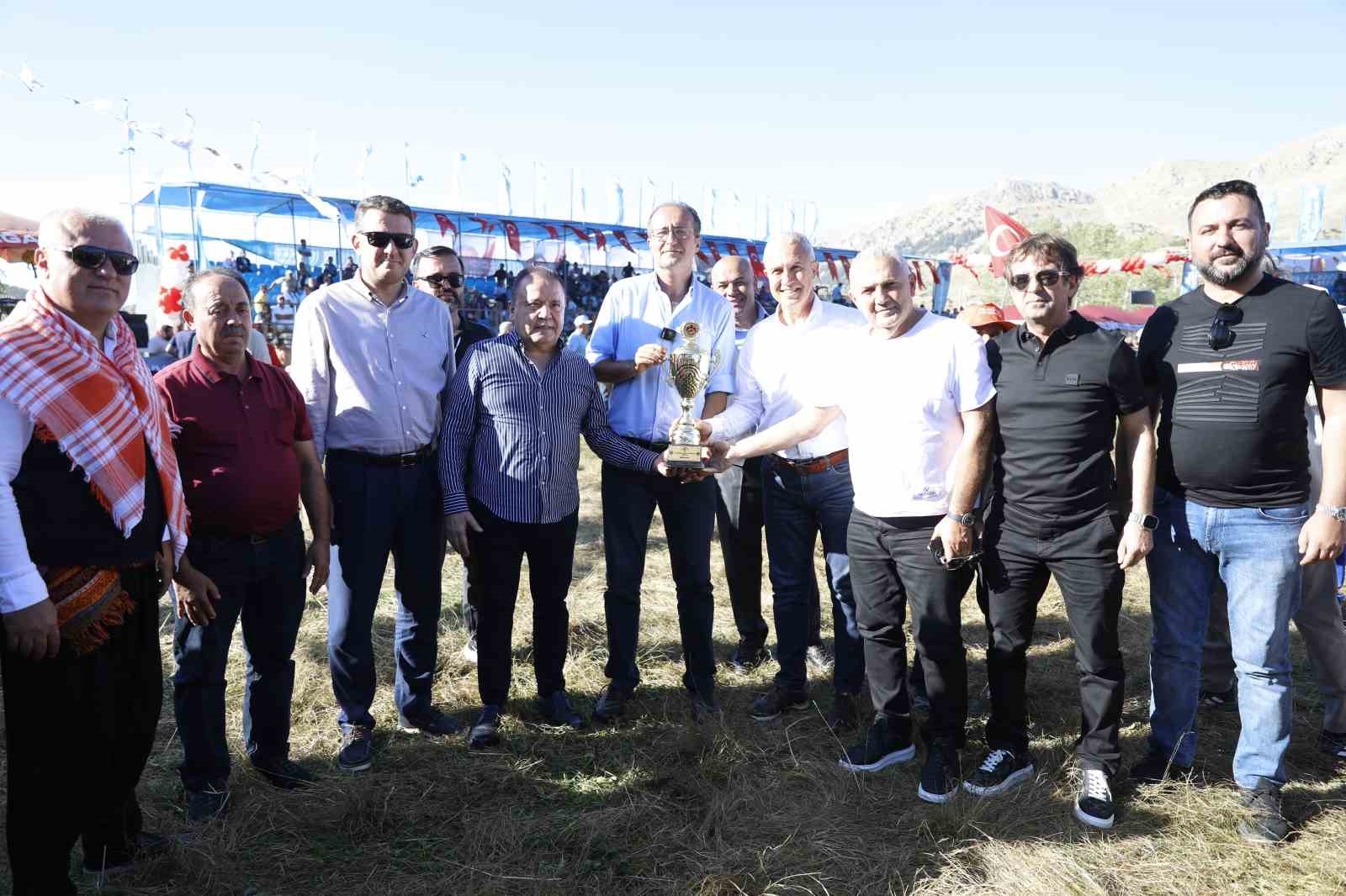 Gökbel'in başpehlivanı Enes Doğan