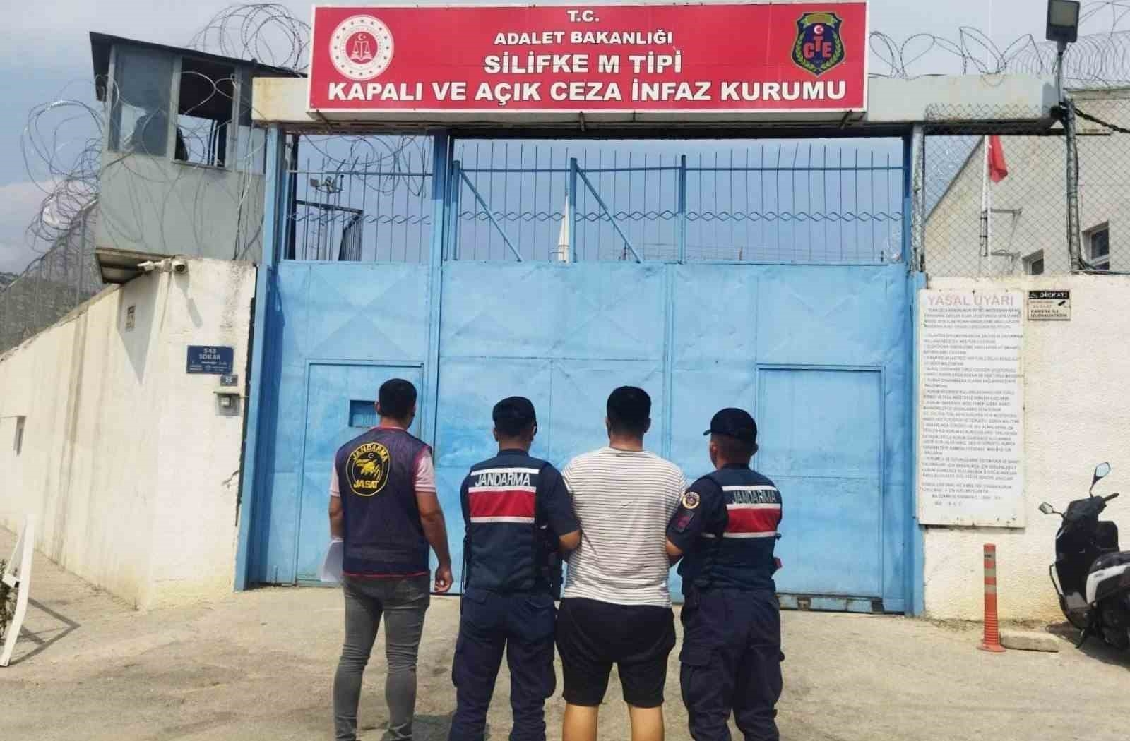 Hapis cezası ile aranan 2 şahıs jandarma ekiplerince yakalandı