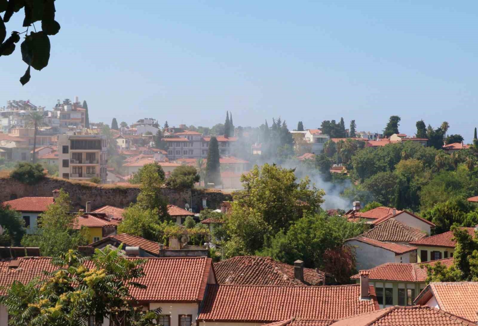 Kaleiçi'nde yoğun duman itfaiyeyi alarma geçirdi