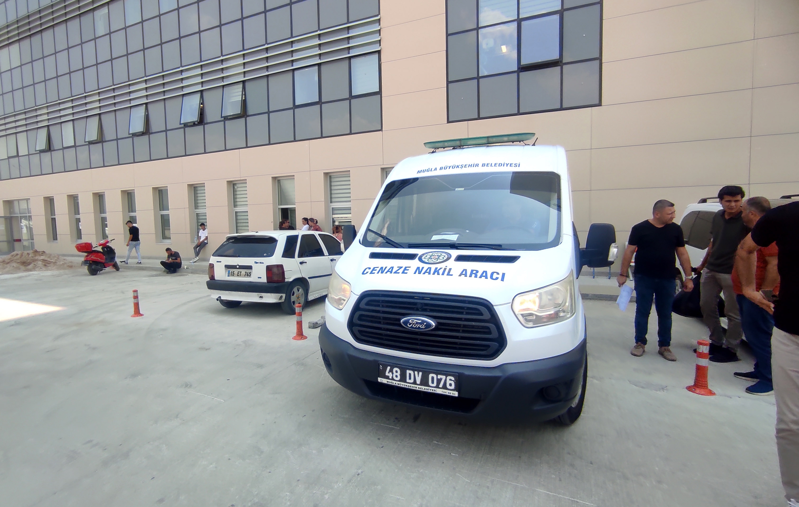 Kazada kayınbiraderiyle birlikte ölmüştü; terhis olan oğlunu almaya gelmiş