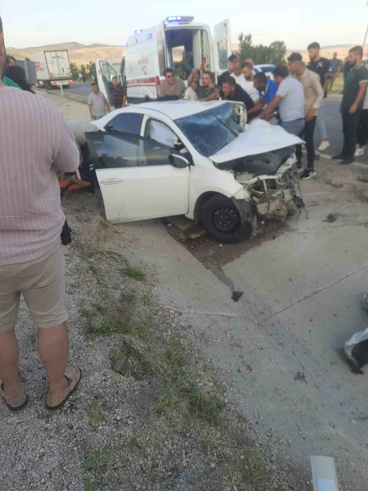 Kontrolden çıkıp karşı şeride geçti: 1 ölü, 3 yaralı