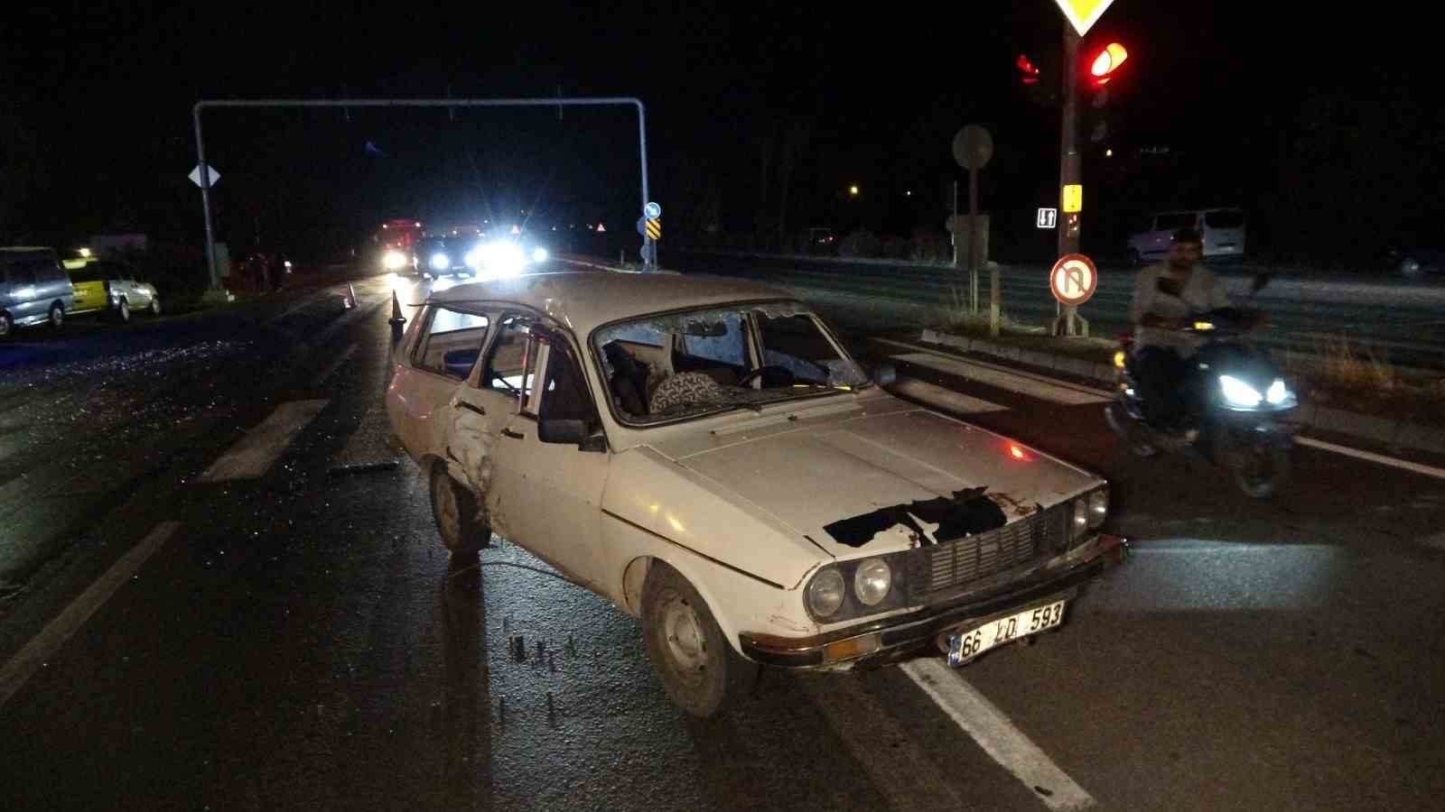 Kural ihlali kaza yaptırdı, 2'si ağır 5 kişi yaralandı