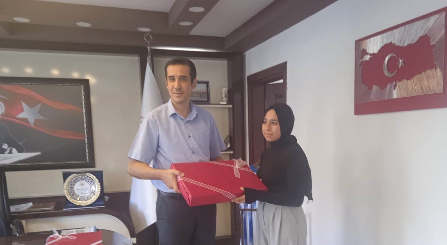 LGS'de başarılı olan öğrenciler ödüllendirildi