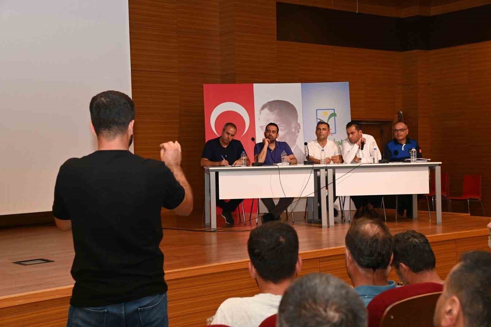 Manavgat Belediye Başkanı Kara, pazarcıları dinledi
