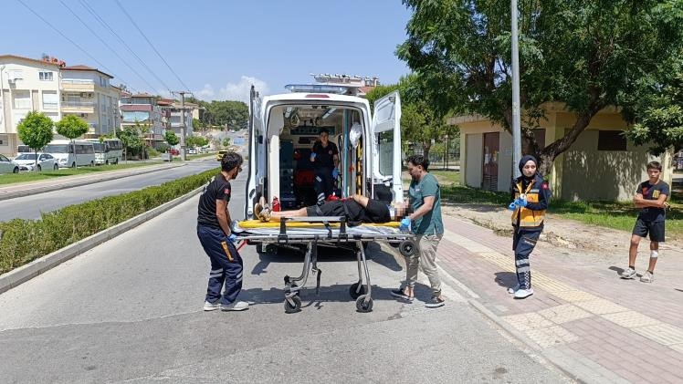 Manavgat'ta otomobil ile motosiklet çarpıştı: 1 yaralı