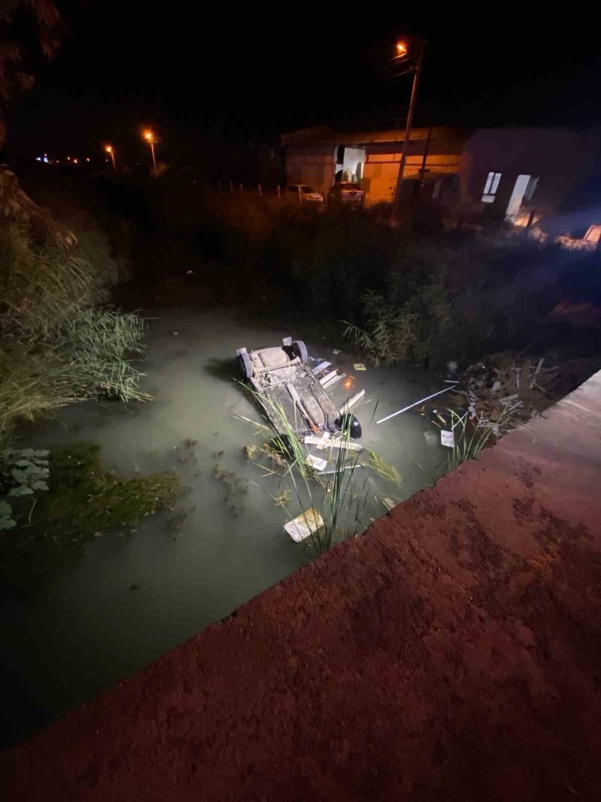 Manavgat'ta otomobil kanala uçtu: 1 ölü, 4 yaralı