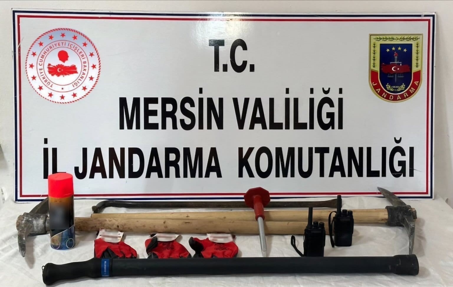 Mersin'de kaçak kazı yapan 3 şüpheli yakalandı