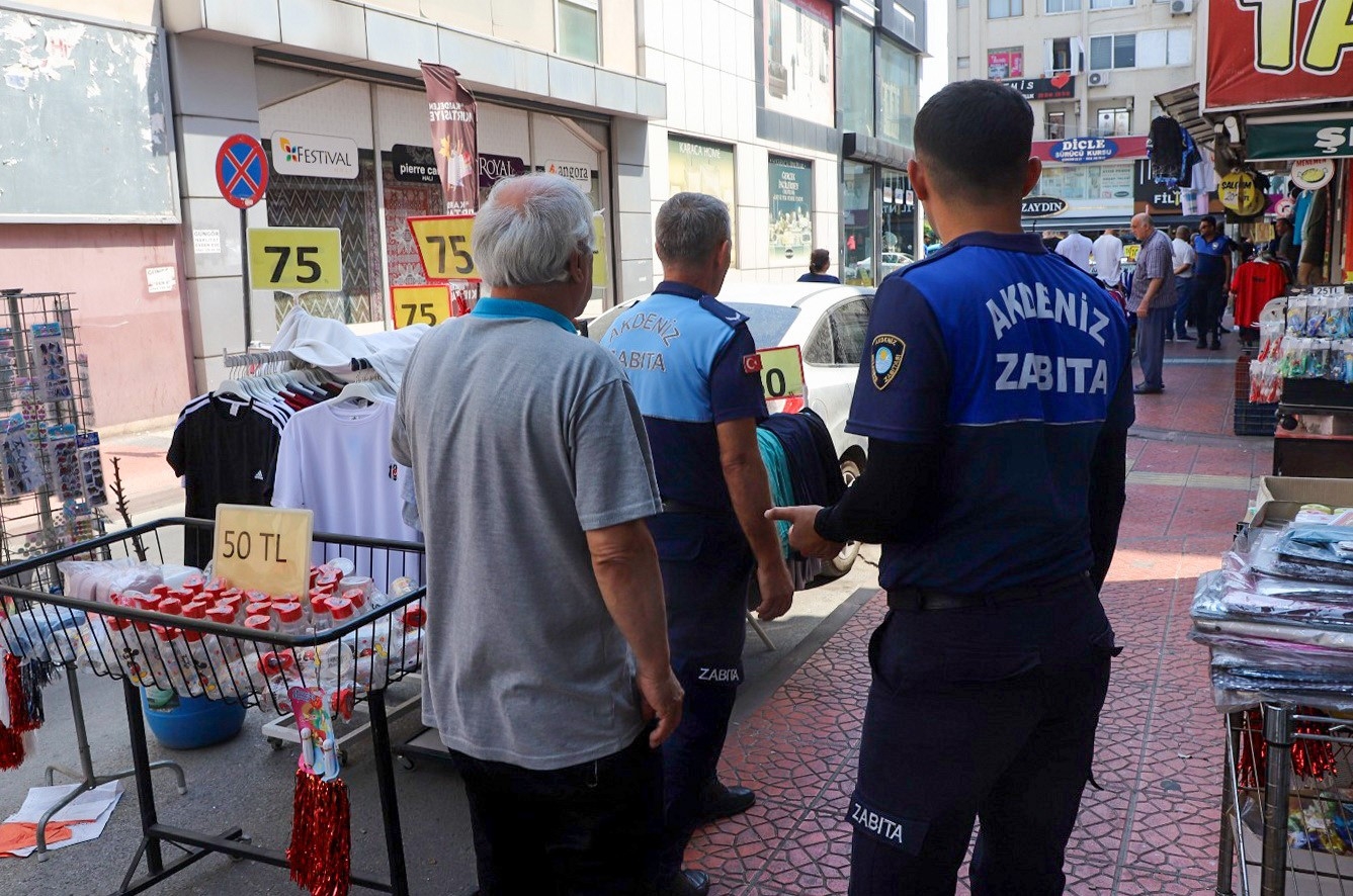 Mersin'de kaldırım işgali denetimi