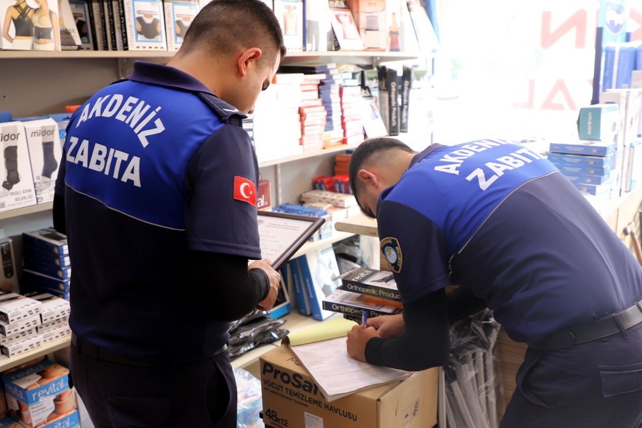 Mersin'de kaldırım işgali denetimi