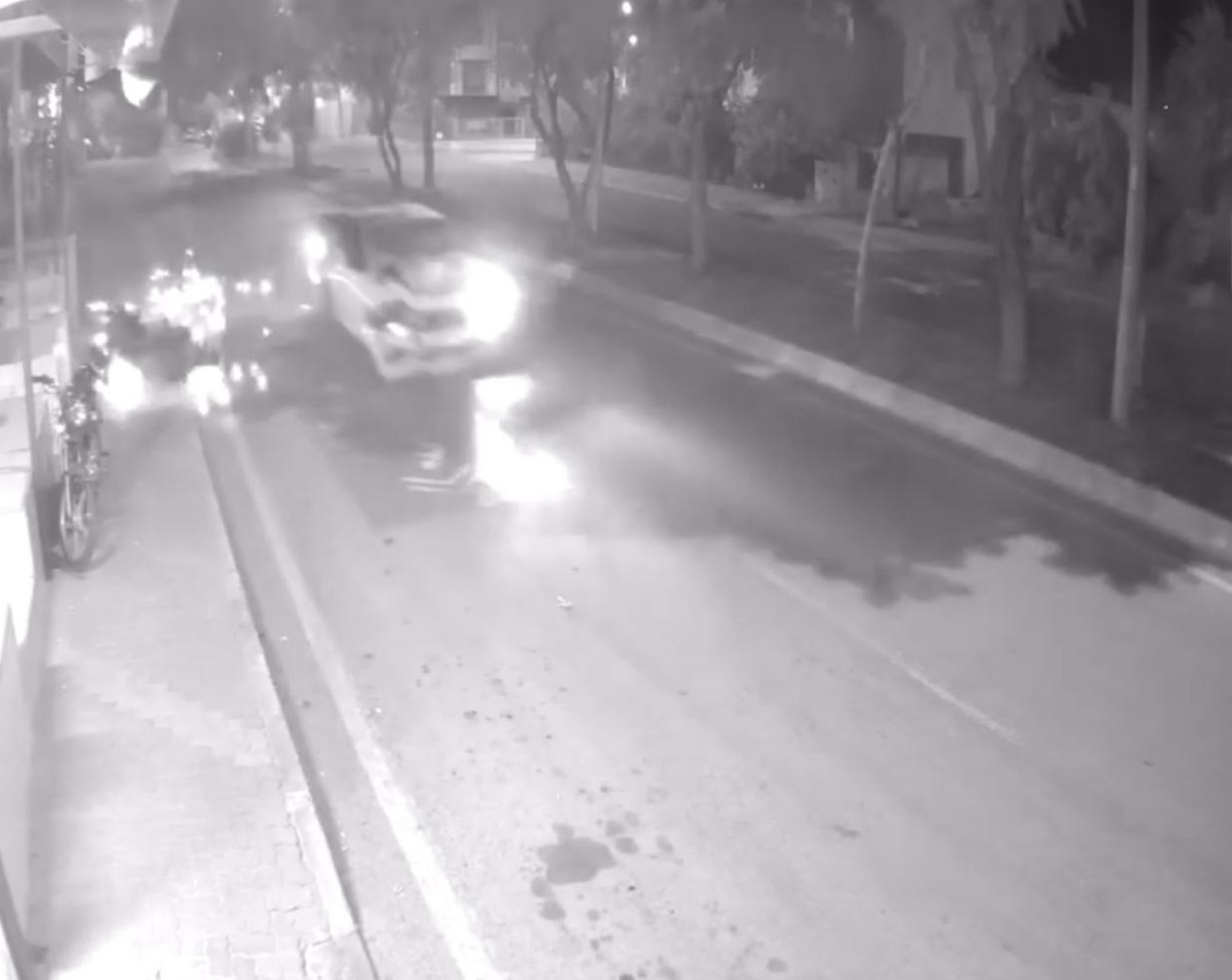 Mersin'de otomobil motosiklete çarptı, sürücü takla atarak metrelerce sürüklendi