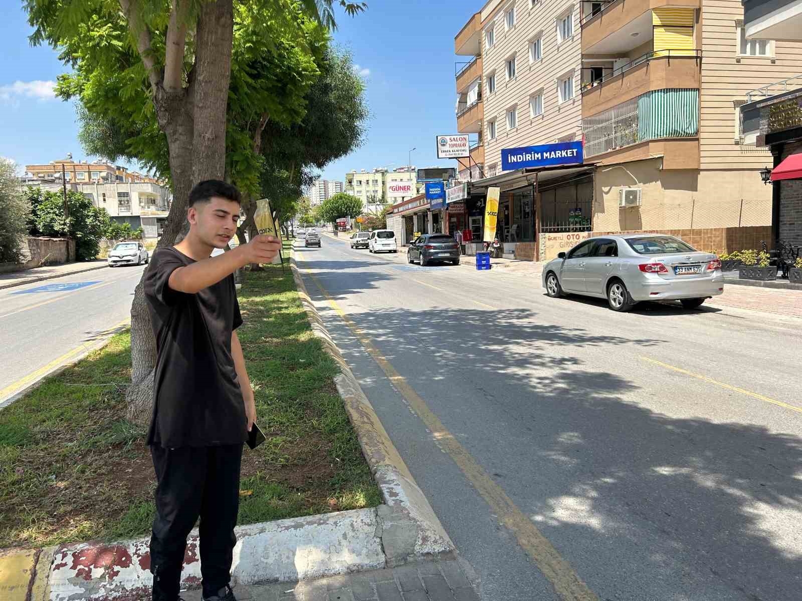 Mersin'de otomobil motosiklete çarptı, sürücü takla atarak metrelerce sürüklendi