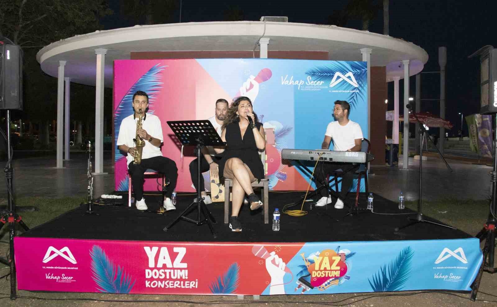 Mersinliler 'Yaz Dostum' konserleriyle müziğe doyuyor