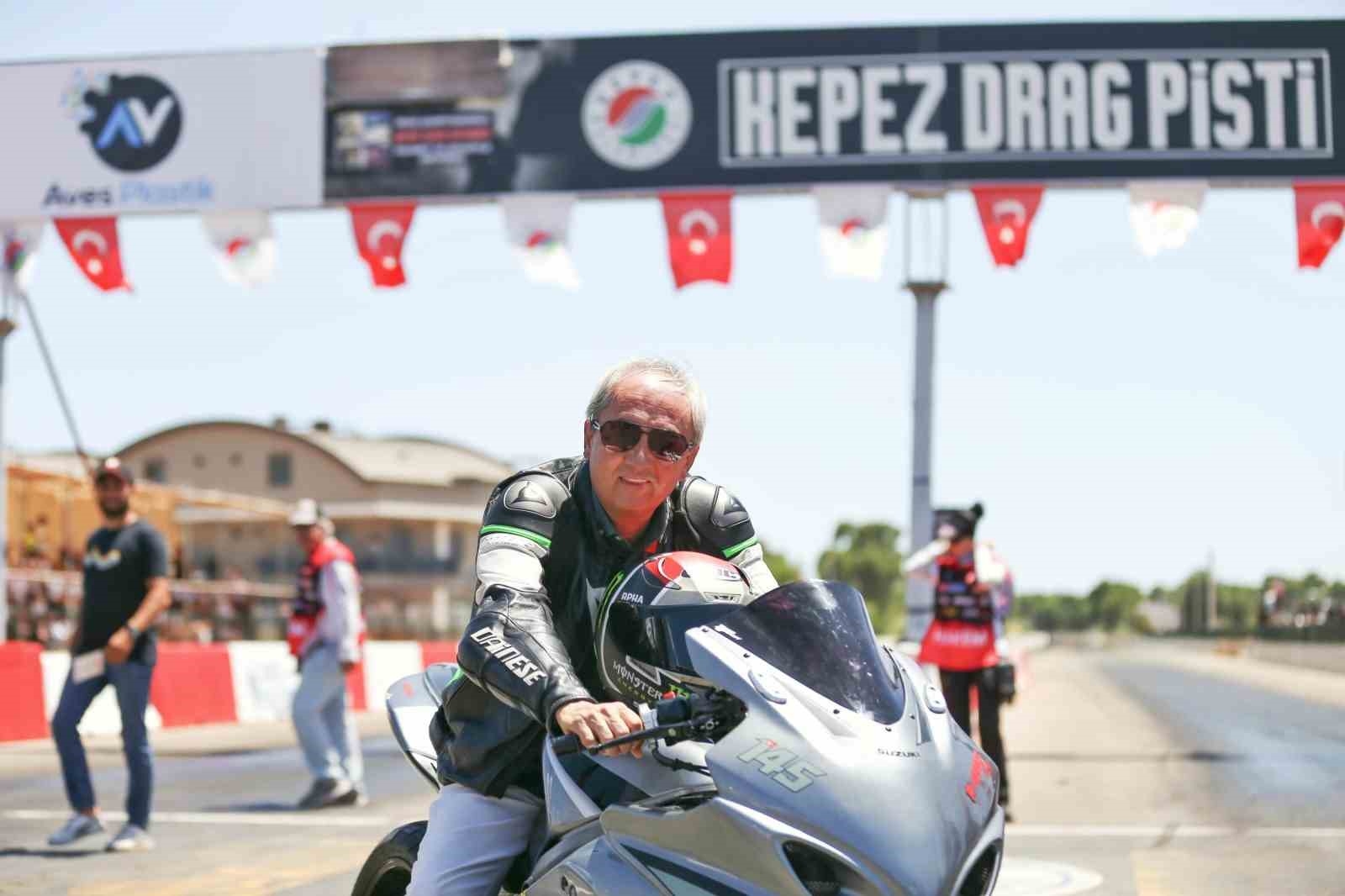 Motodrag yarışlarının startını Başkan Kocagöz verdi