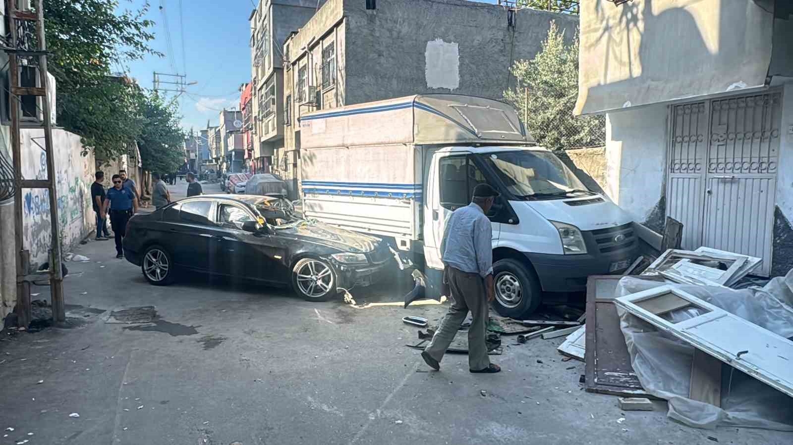Motosikletli şüpheliler kovaladıkları otomobil sürücüsünü infaz etti