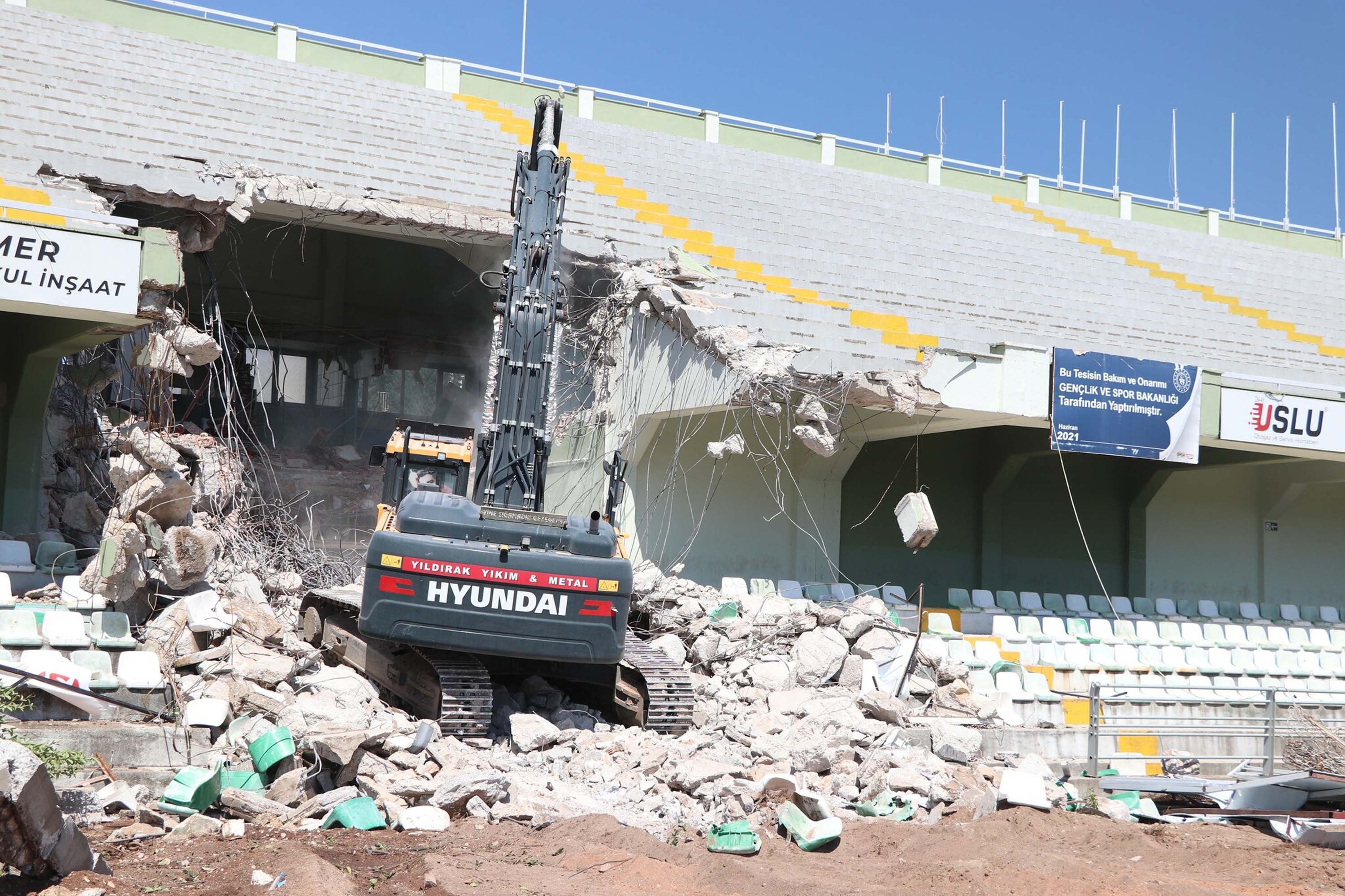 Muğla Atatürk Stadı'nda çalışmalar başladı