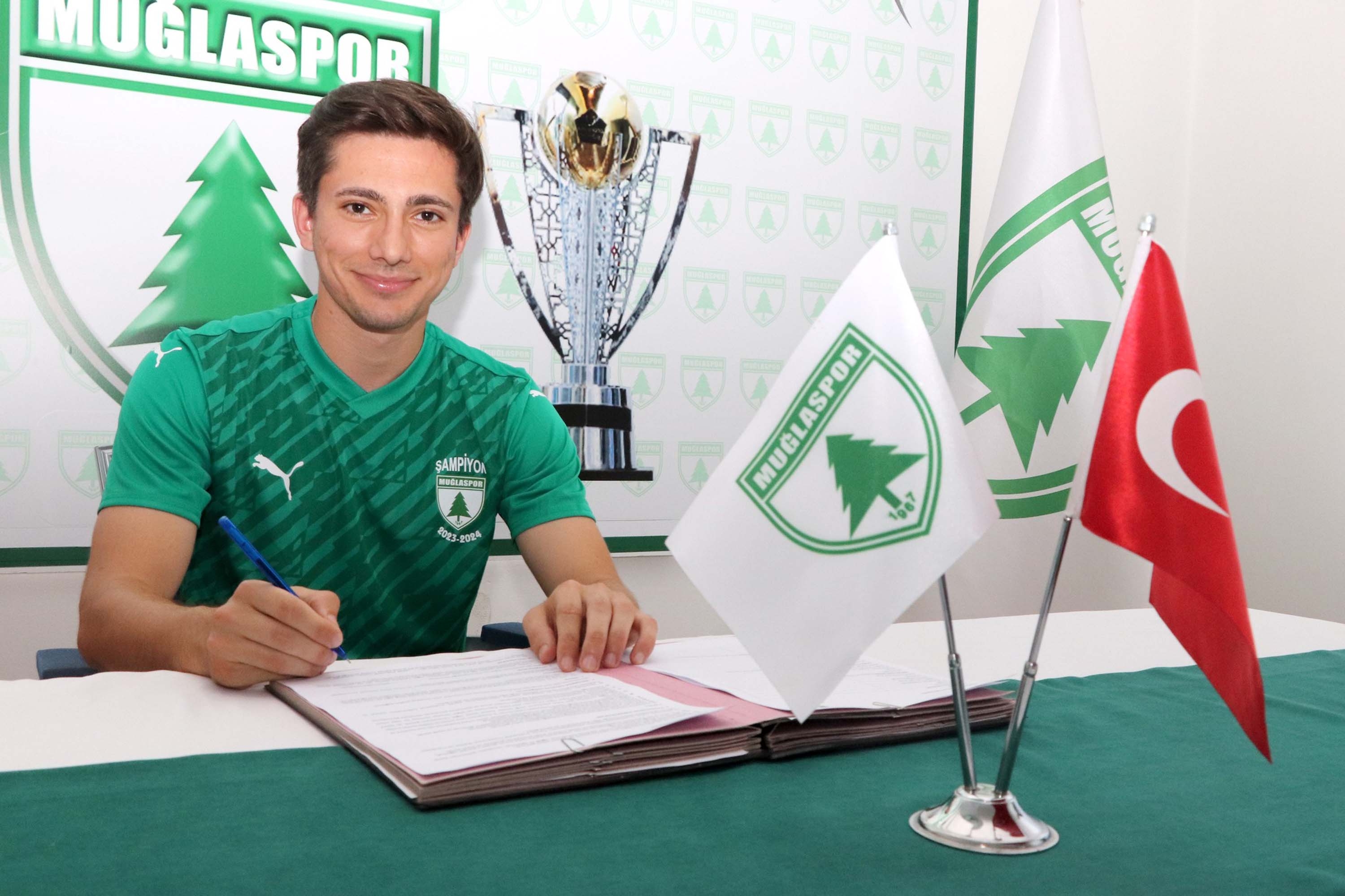 Muğlaspor, Emre Akbulut'u aldı