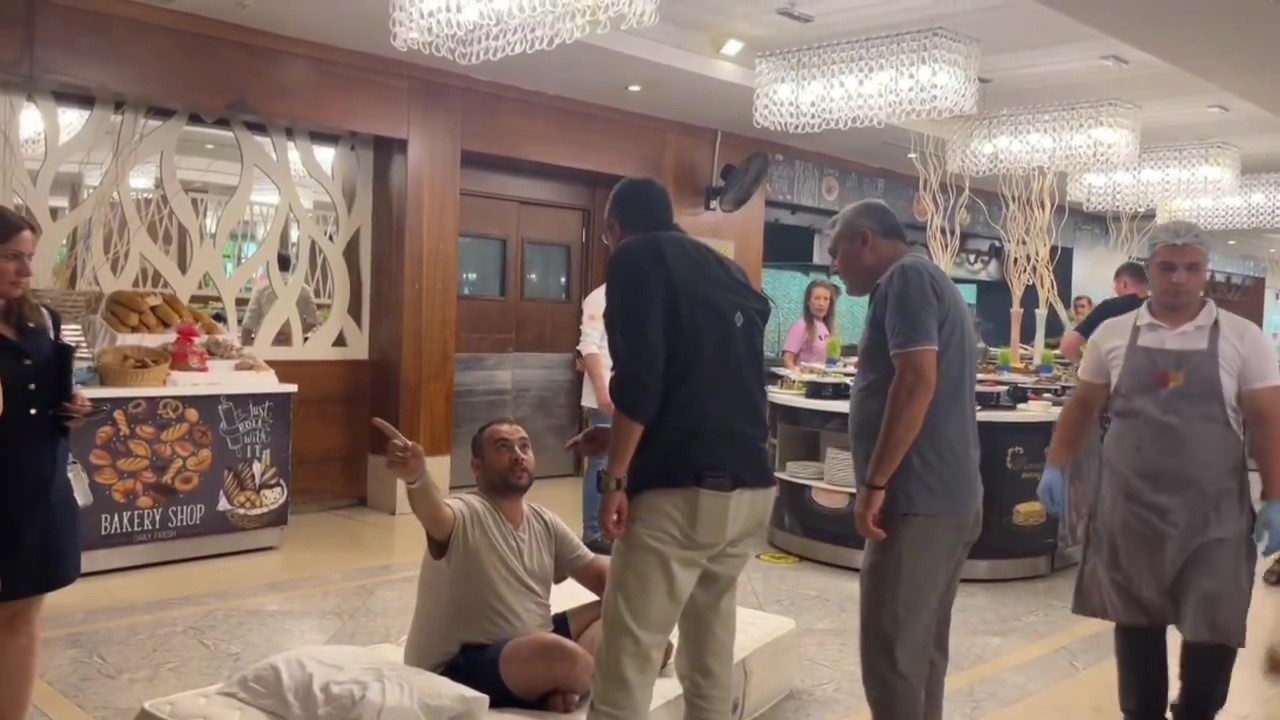 Odasında kliması bozulan 5 yıldızlı otel müşterisinden görülmemiş protesto