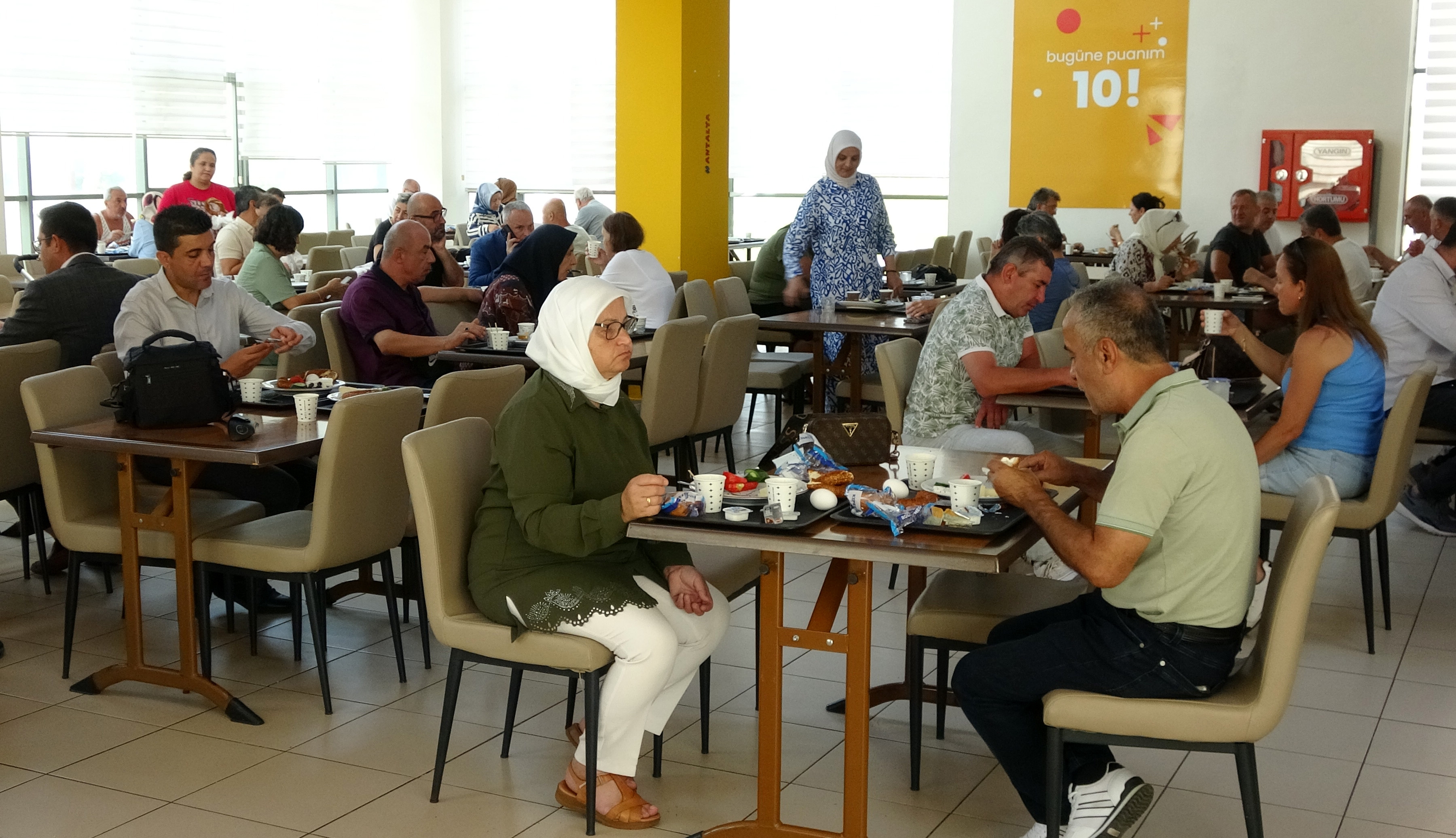 Öğrenci yurtlarında ücretsiz tatil imkanı yakalayan emeklilerin yüzde 25'i Antalya'yı tercih etti