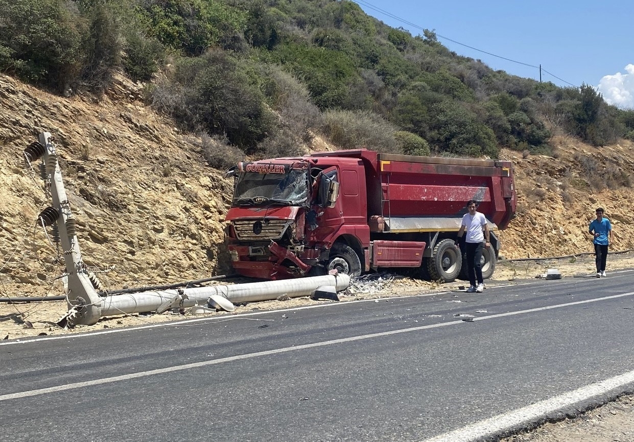 Otomobilin hurdaya döndüğü kaza ucuz atlatıldı