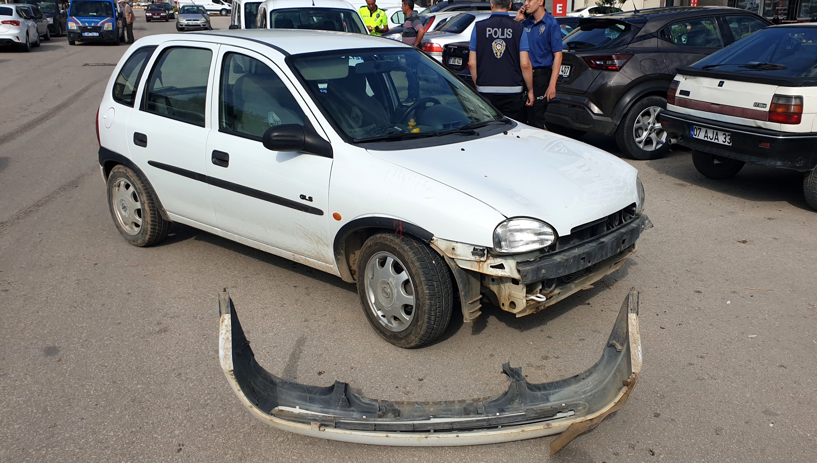 Otomobille motosiklet çarpıştı: 1 yaralı