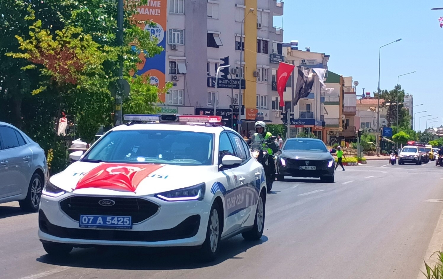 Polis, Jandarma ve Sahil Güvenlik'ten 15 Temmuz korteji