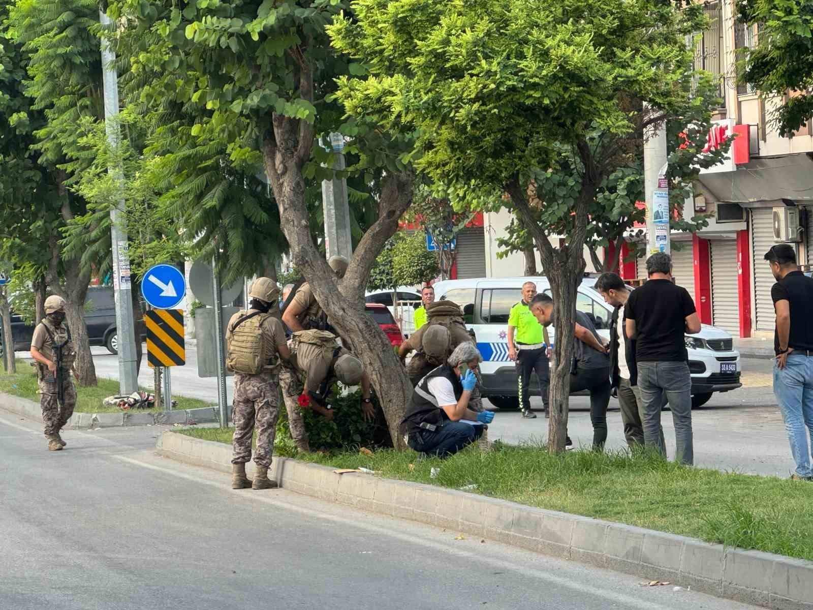 Polis merkezi önündeki pompalı şahsın vurulma anı kamerada
