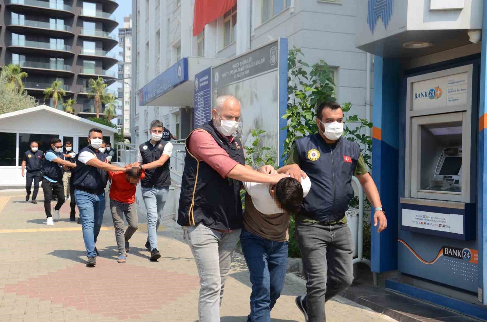 Sahilde terör halayı çeken 10 şüpheli tutuklandı