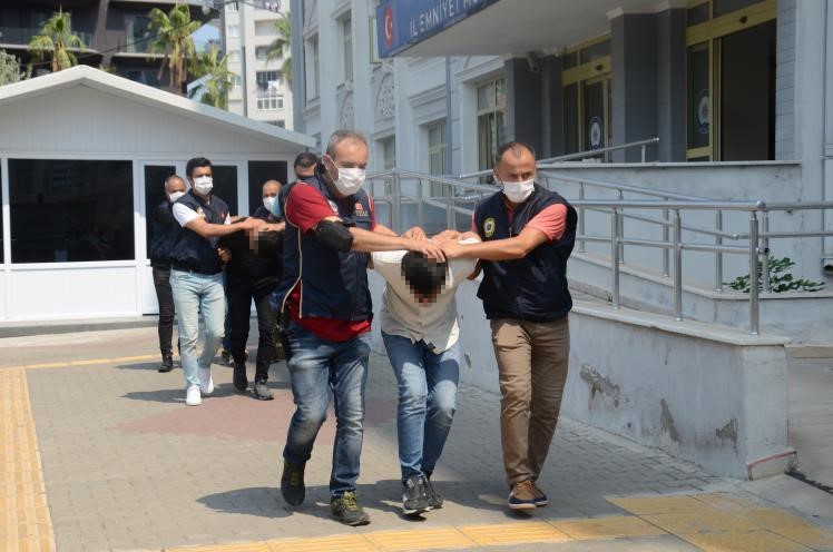 Sahilde terör halayı çeken gruptan gözaltına alınan 9 şahıs adliyeye sevk edildi