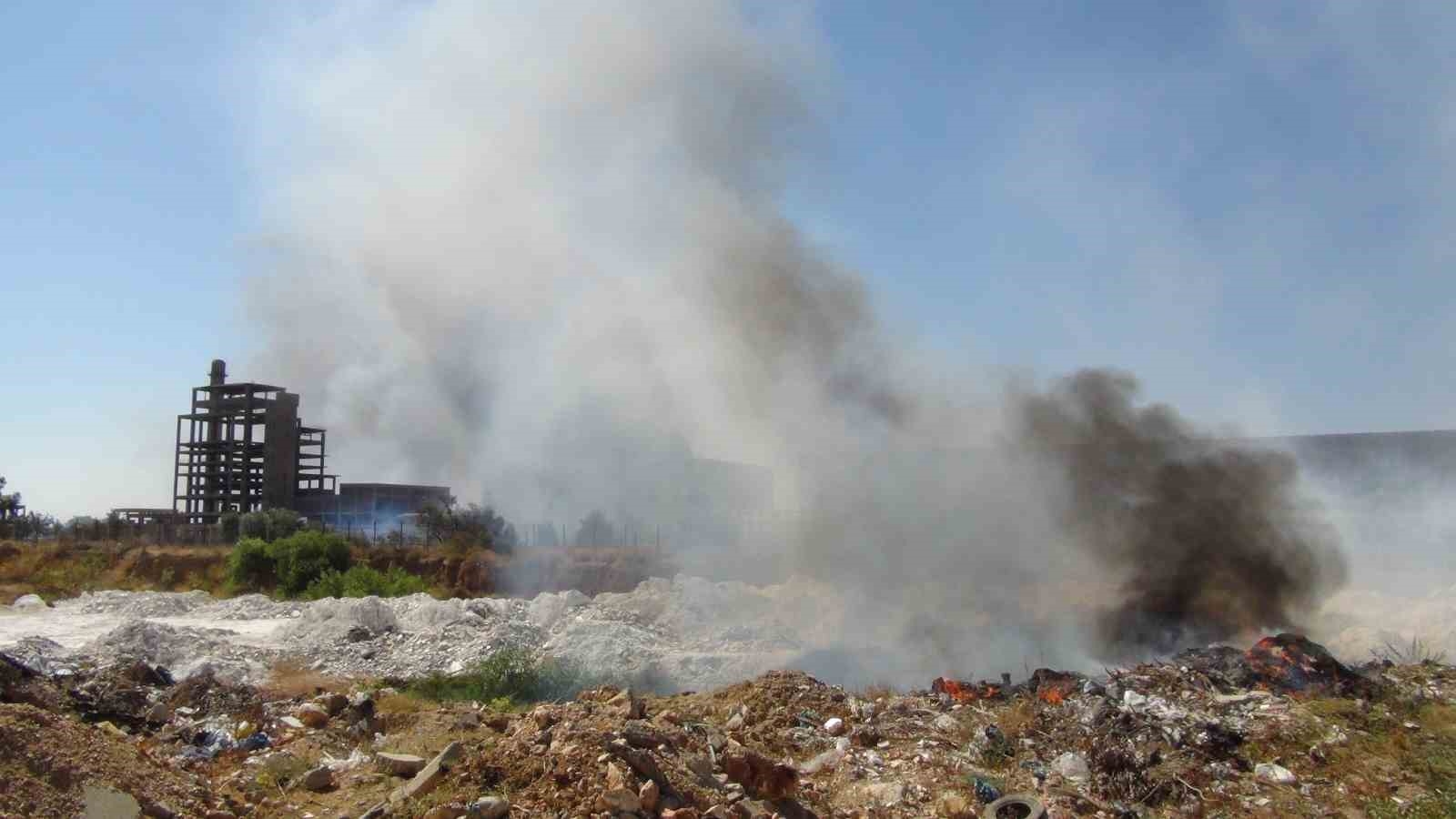 Silifke'de liman şantiyesinde çıkan yangın söndürüldü