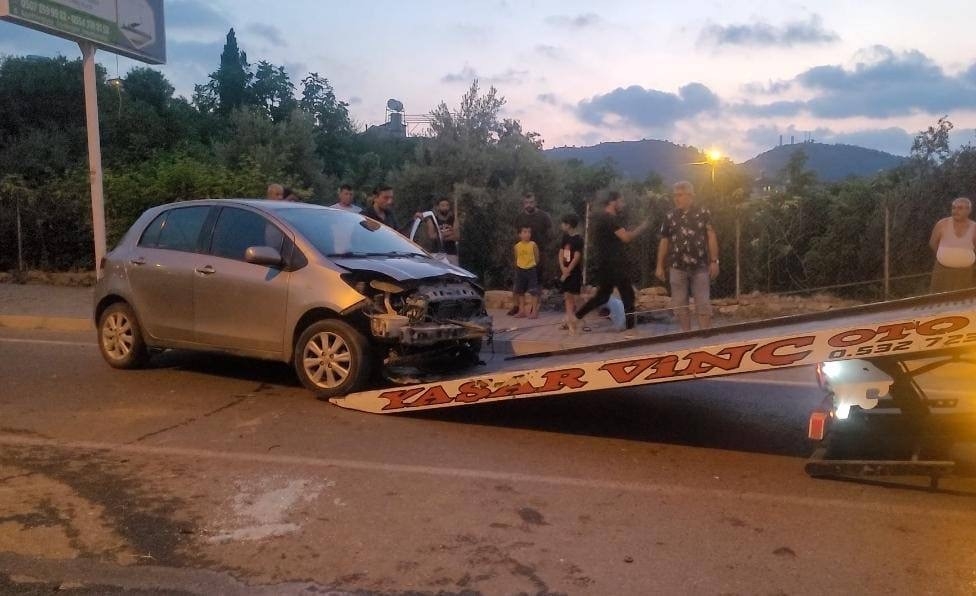 Tel çite çarparak takla atan aracın sürücüsü yaralandı
