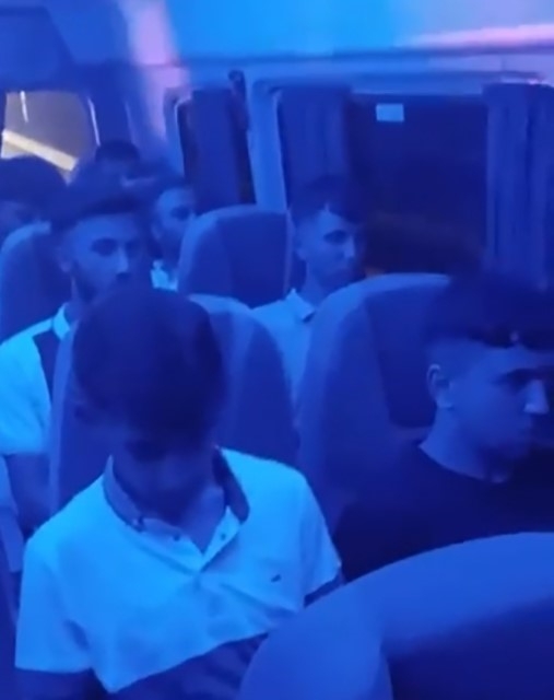 Terör halayı çeken gruba polis minibüsünde 'Ölürüm Türkiyem' şarkısı dinletildi