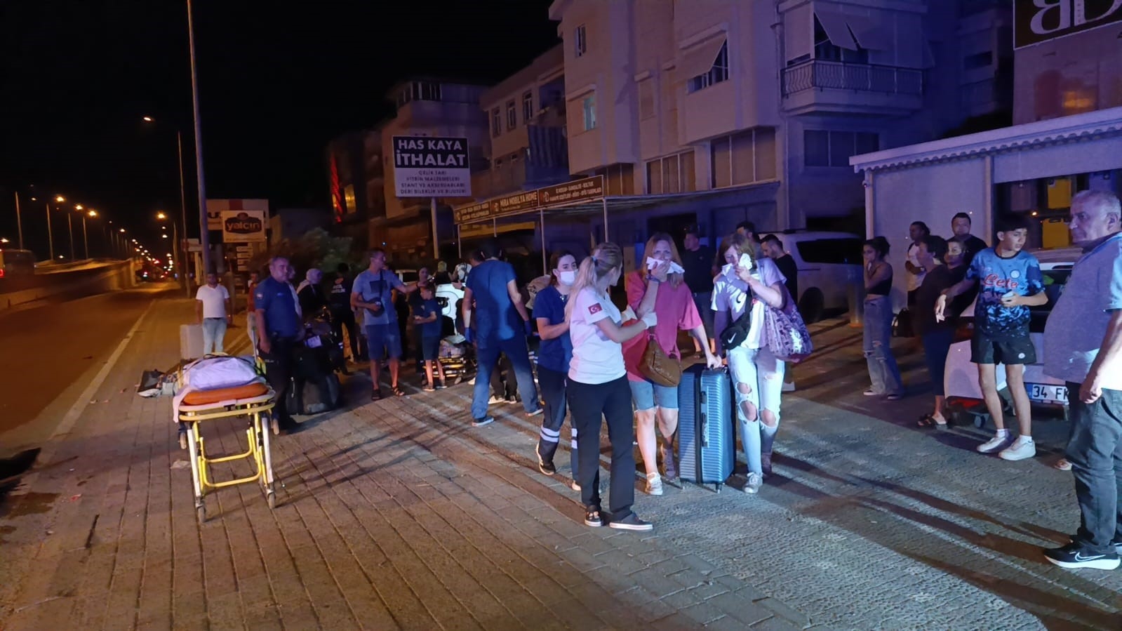 Turistleri taşıyan midibüs kaza yaptı, çok sayıda yaralı var